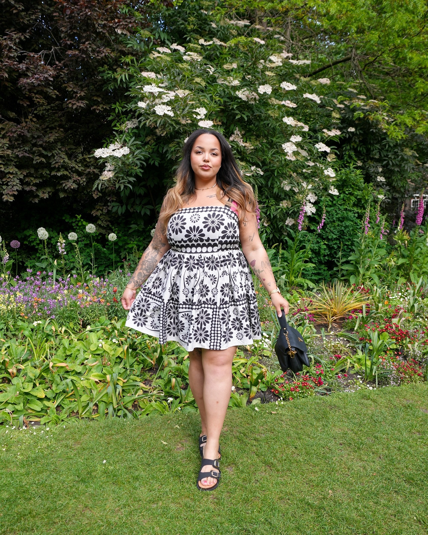 this little SHEIN black & white moment deserved a park stroll 🖤🤍 the print, the fit, the vibe - she’s giving summer dollcore and i’m here for it 🐼✨ 

💰 use ‘WKjanetosayande330’ for a discount at SHEIN!
🔍 search 4MXVS to shop my trendiest picks! 



#LTKplussize #LTKspring #LTKcurves