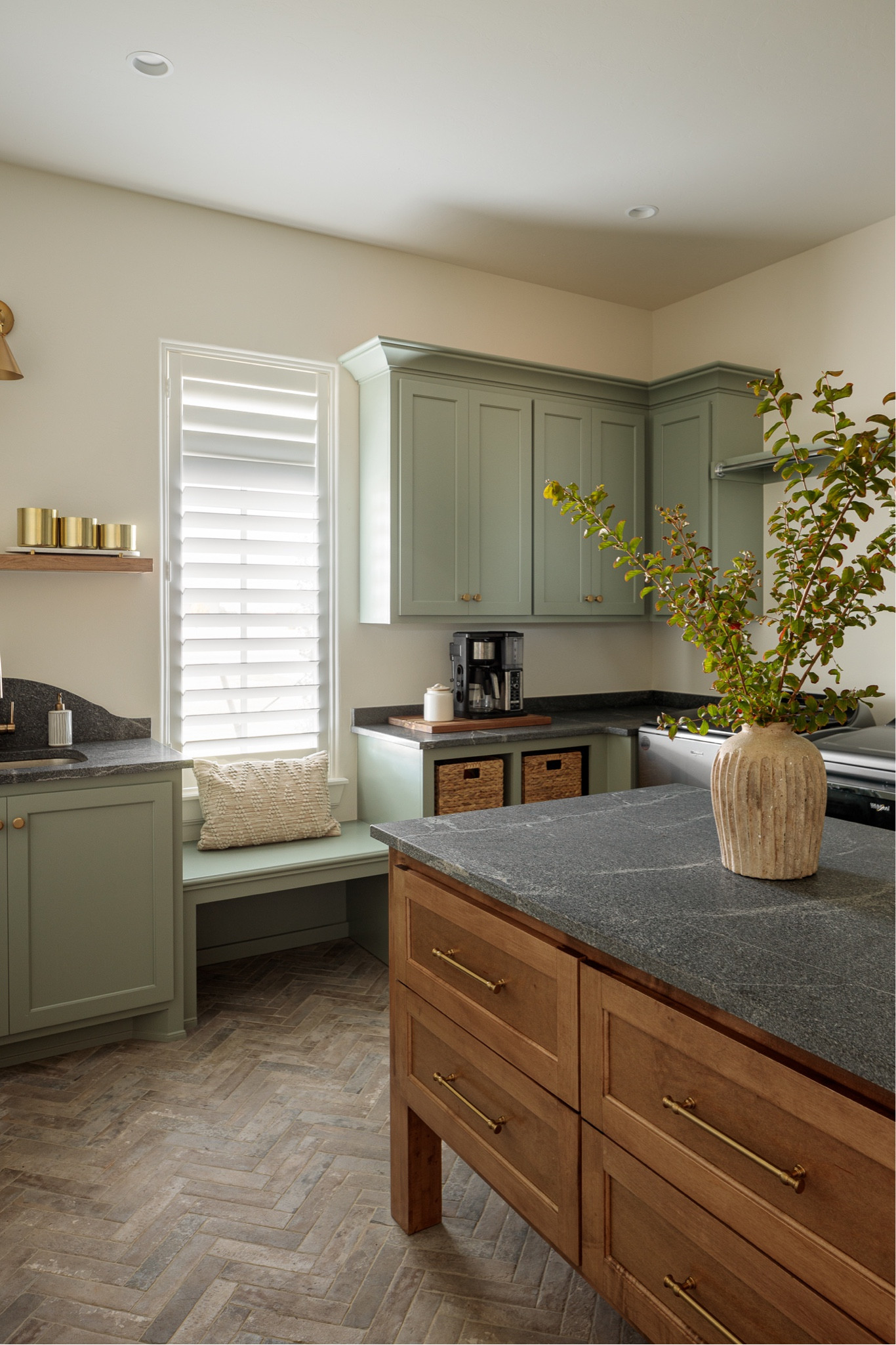 Shop this laundry room!🖤 

@micahabbanantodesigns

#timelesswithanedge
#micahandco

#LTKstyletip #LTKFind #LTKhome