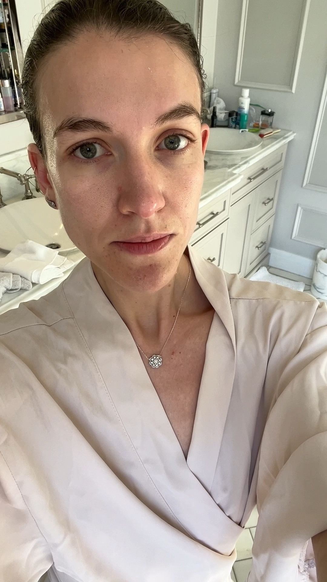 Been using #IndeedLabs soft retinol reface skin cream for 2 weeks and already my skin looks more glowy + smaller pores. This is great if you have sensitive skin and normally can’t use retinol. #skincare #ltkskin

#LTKbeauty #LTKVideo