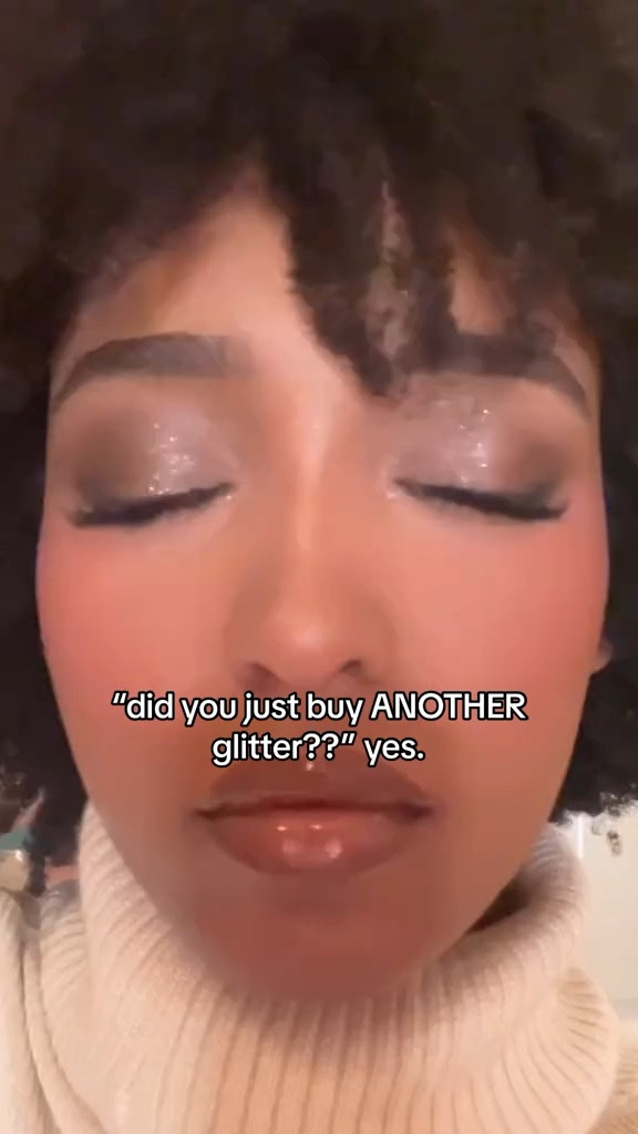 this glitter is so shimmer and gorgeous! gives the perfect wet look 💗








glitter, glitter eye makeup, eye shimmer, glitter makeup, glitter eyeshadow, eye makeup 

#LTKVideo #LTKHoliday #LTKbeauty
