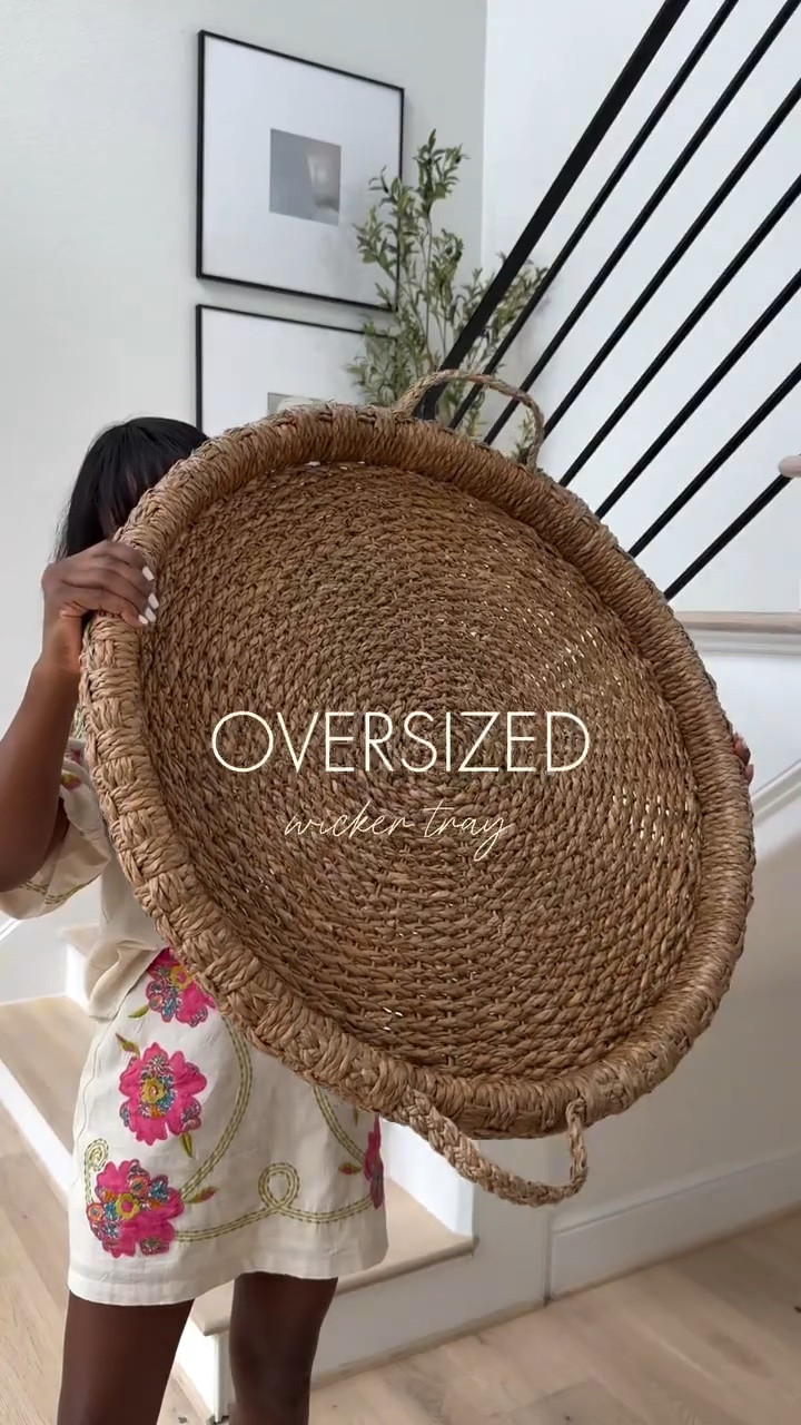 Ok so the showstopper is this coffee table! It comes in other colors, styles, and sizes 🥰 …. Isn’t she a beauty!?

✨Tap the link below to see all options and get yours now!

#CoffeeTable #HomeDecor #LivingRoomInspo #FurnitureFinds #HomeStyling #InteriorDesign #MustHaveDecor