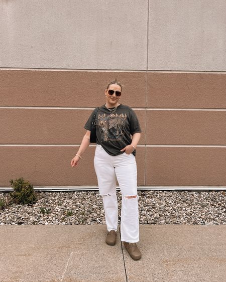 Neutral midsize spring outfit - oversized graphic tee (linked a bunch of similar options!), baggy white jeans, Amazon Birkenstock inspired clogs

Spring ootd, spring style


#LTKmidsize #LTKstyletip #LTKSeasonal