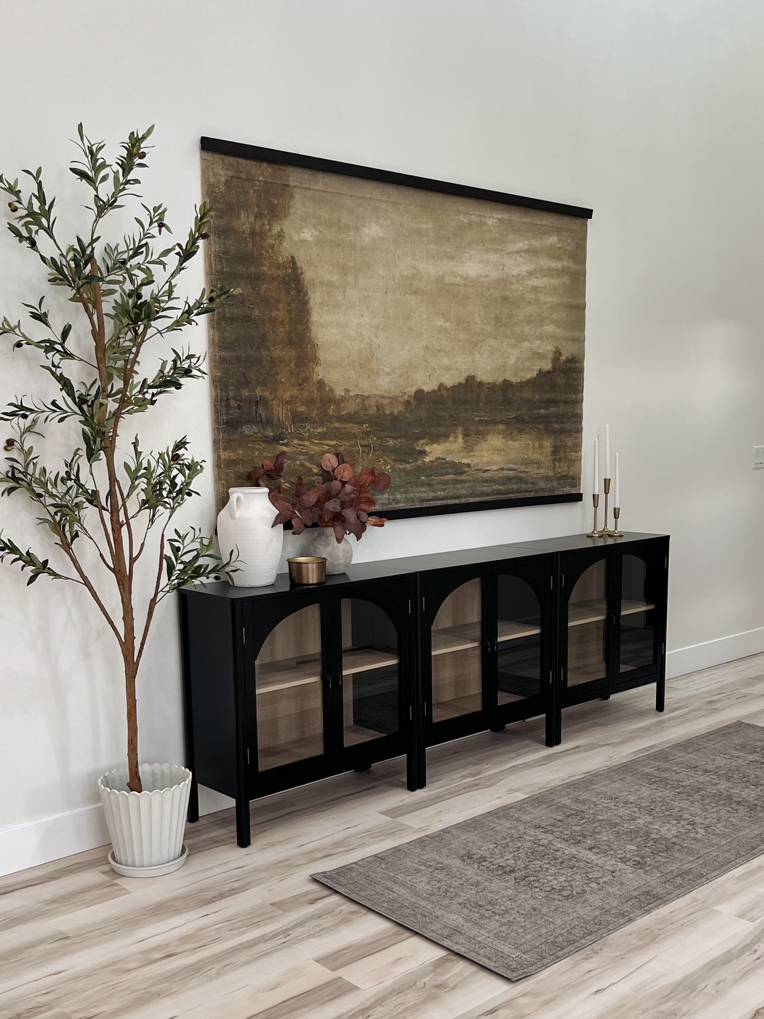 Not sure what to put on a huge wall? Maybe you’re sick of gallery walls? Here’s a great option for you!!! 

Wall art
Entryway 

#LTKHome