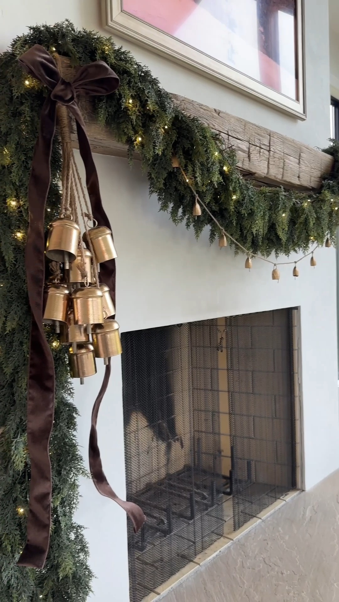A little Christmas detail that makes such a difference. 🎄✨

I love the look of a full, classic Christmas garland paired with these brass string bells. The bells add just the right amount of warmth and charm without making everything feel overly festive, and together they make the prettiest, coziest holiday moment.

Such an easy way to make your home feel extra special for Christmas. 🤎