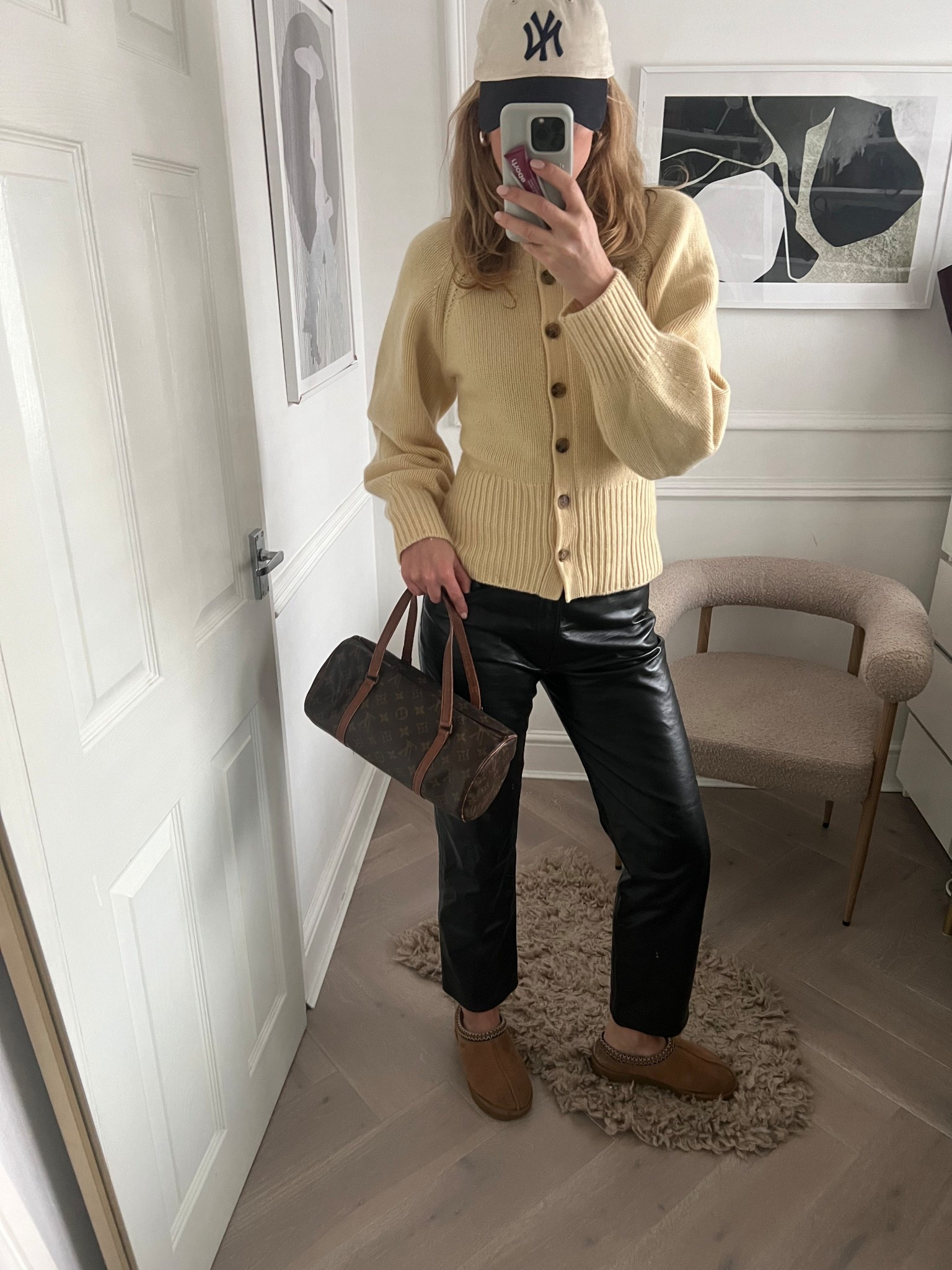 Warm outfit, casual outfit, cashmere cardigan, leather trousers, Ugg Tasman 

#LTKuk #LTKeurope #LTKwinter