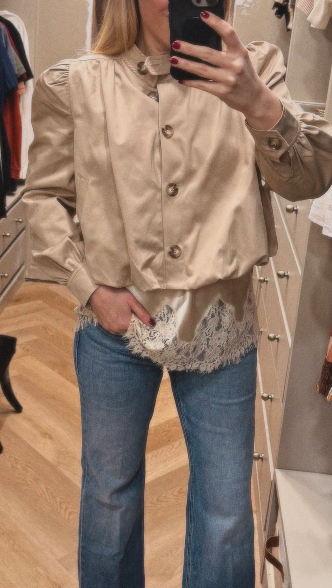 Cropped trench with silk lace trim tank

Spring outfit #LTKNYFW

#LTKootd #LTKSeasonal