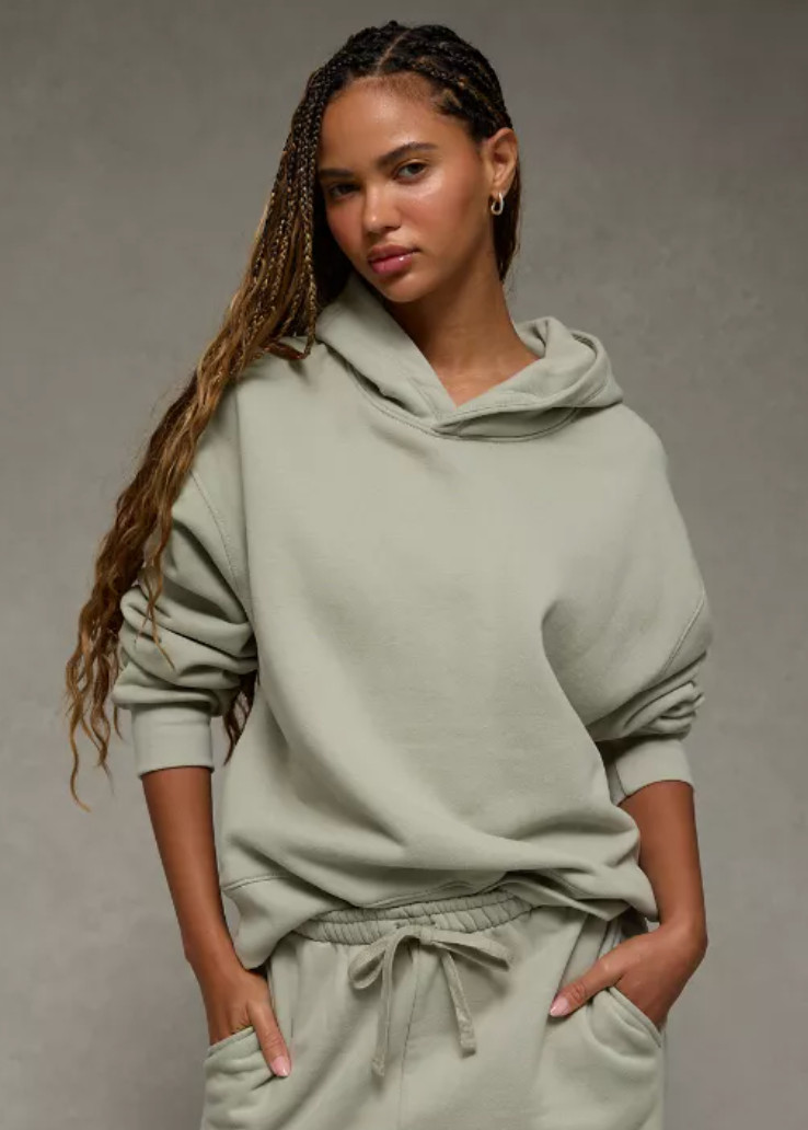 Another great sweatshirt from AE. 

Grabbed a S in this guy for oversized fit...love the color and looks super cute with the tagged black and white long sleeved shirt underneath (grabbed an XS in that). 

5'7" 120# 

 #LTKGiftGuide #LTKFindsUnder50 #LTKStyleTip