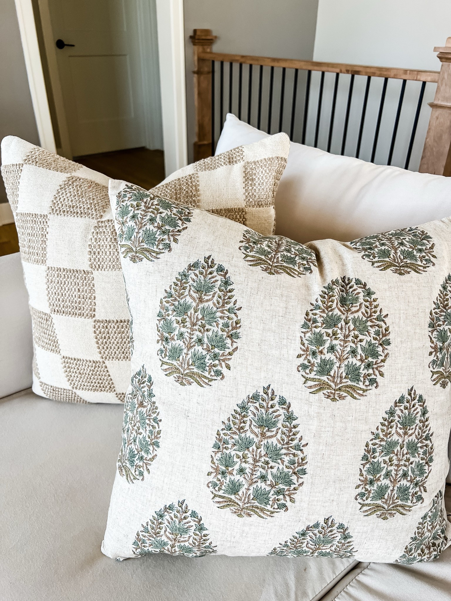 Spring Pillow Refresh✨

Style tips - Spring fashion - Pillow refresh - Home decor - Throw pillows 

#LTKStyleTip 



#LTKHome