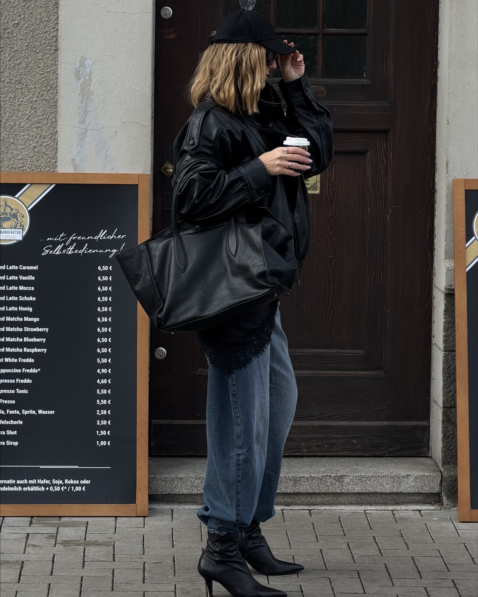 Coffee to go Outfit 🖤

#LTKdeutschland #LTKeurope #LTKFashionMonth