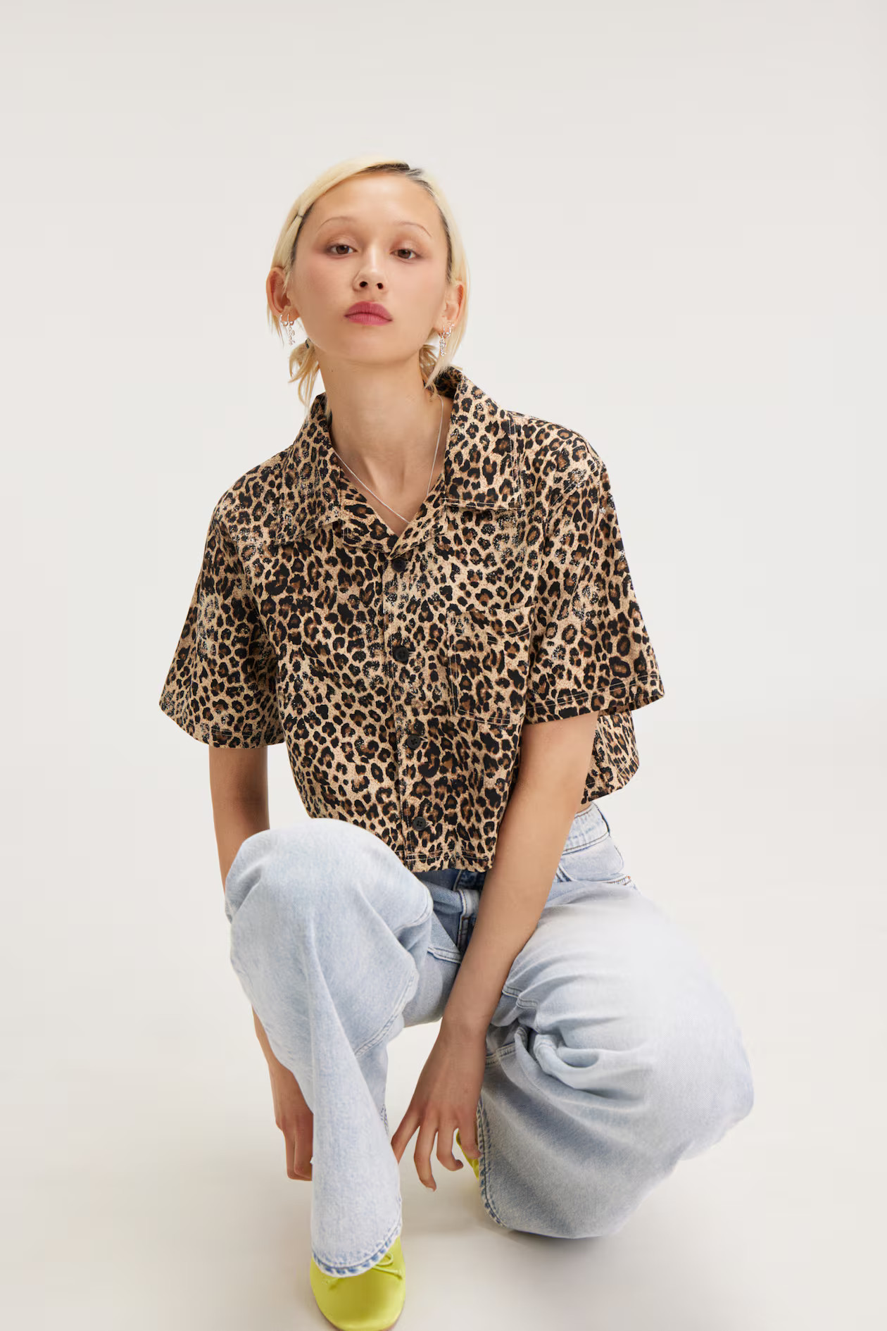 Cropped boxy overhemd met resortkraag - Korte mouwen - Cropped - Luipaard - DAMES | H&M NL | H&M (DE, AT, CH, NL, FI)