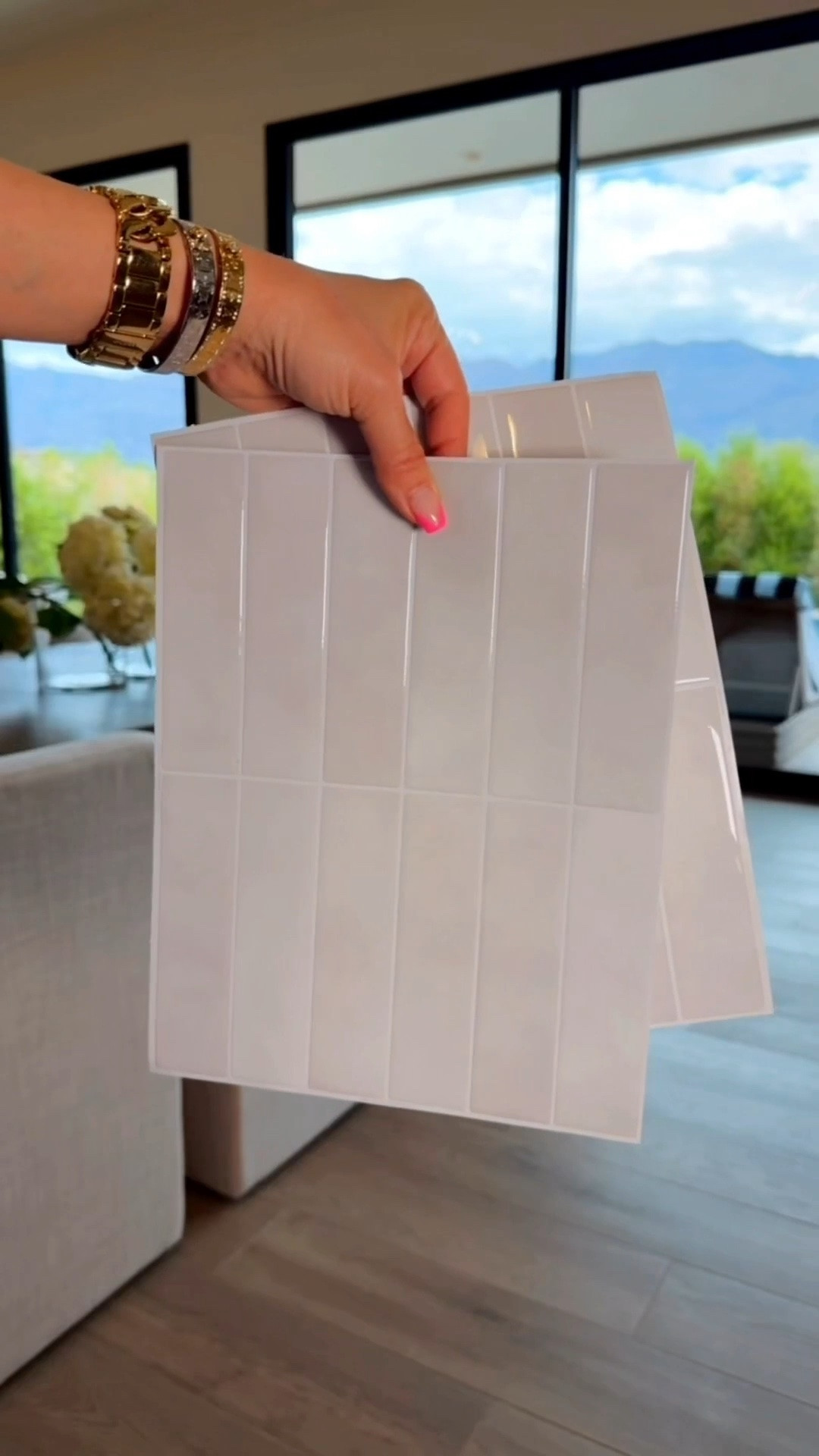These peel & stick tiles made it to where I didn’t have to change my backsplash! 😍 

Neutral home decor 
Kitchen makeover 
Kitchen hacks 
Kitchen Inspo 

Summerthompsonstyles

#LTKHome #LTKSaleAlert #LTKdayinmylife