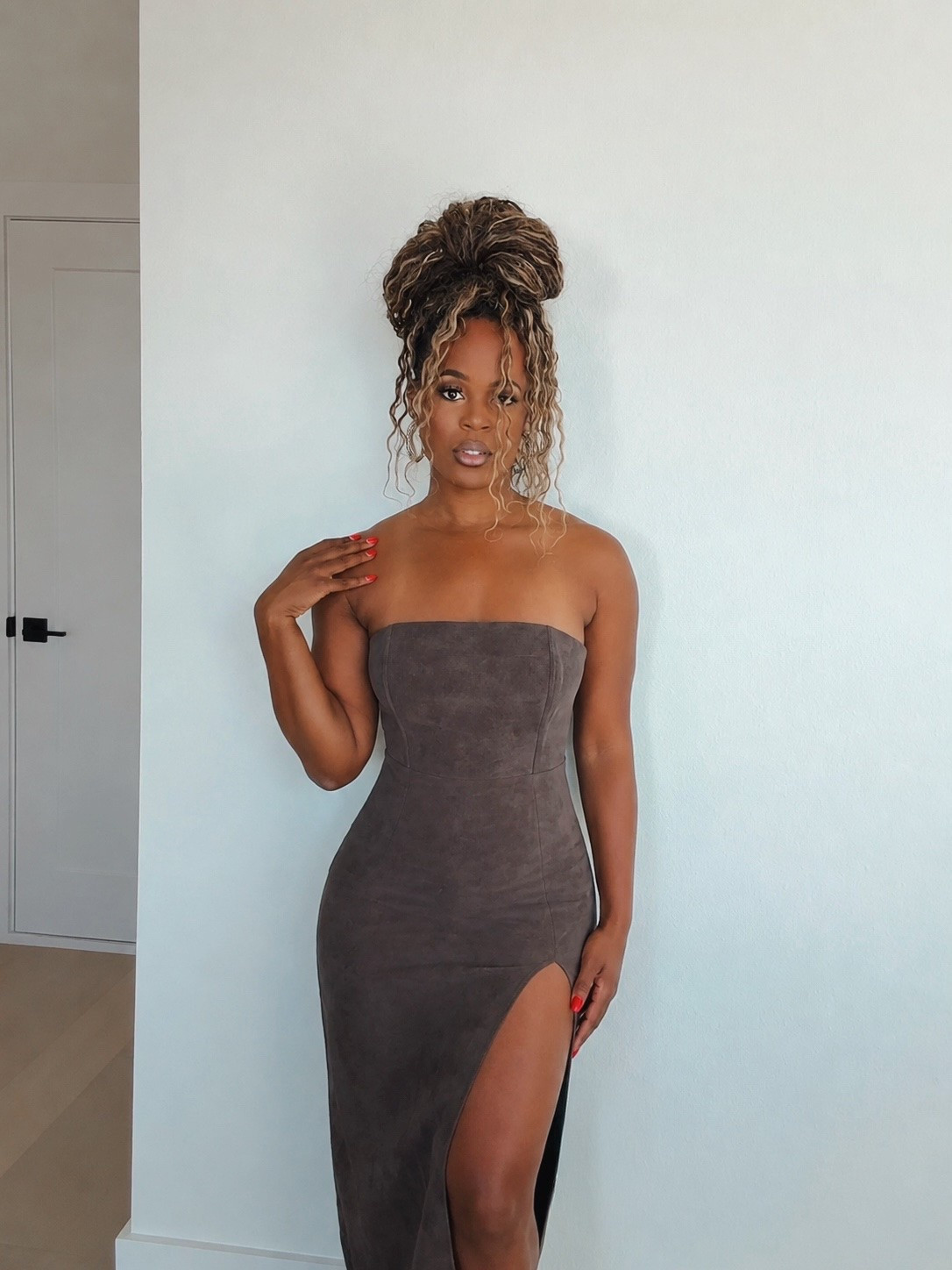 This lightweight suede dress is the perfect summer date night look — soft, flattering, and the high slit adds just the right amount of drama. Easy to dress up with heels or keep effortless with minimal accessories. Linked my full look here 🤎

#LTKStyle #LTKFashion #LTKFinds #LTKDateNight #SummerOutfit #SummerStyle #DateNightLook #DateNightOutfit #SuedeDress #HighSlitDress #NeutralStyle #MinimalStyle #ChicOutfits #DressTheLook #SummerDress #GoingOutLook #EffortlessStyle #NeutralOutfit #StyleInspo #sunmerdress #dress

#LTKSeasonal #LTKgrwm #LTKootd