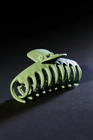 Marley Claw Hair Clip | Urban Outfitters (US and RoW)