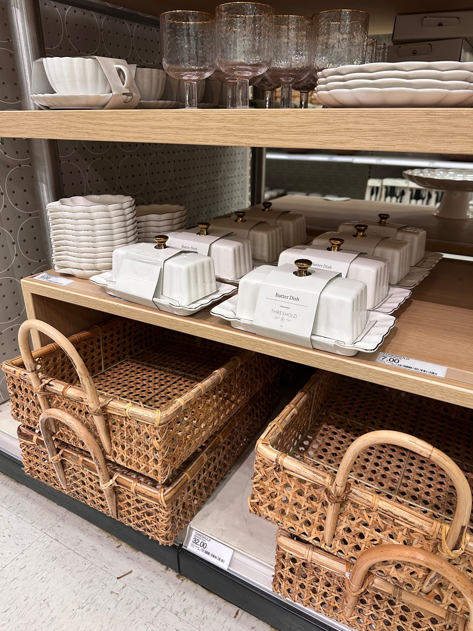 Beautiful new entertaining pieces from Target. I love the white and gold scalloped details!

#LTKHome