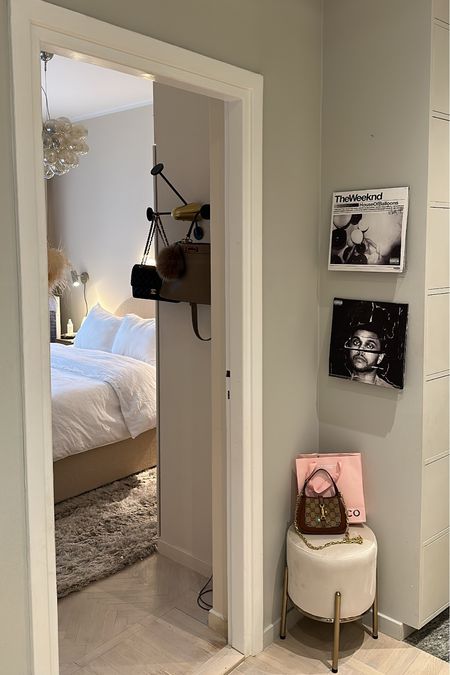 Bedroom decor, vinyl records. Vinyl display, girl apartment, fluffy bed, home decor 

#LTKFindsUnder50 #LTKFindsUnder100 #LTKHome