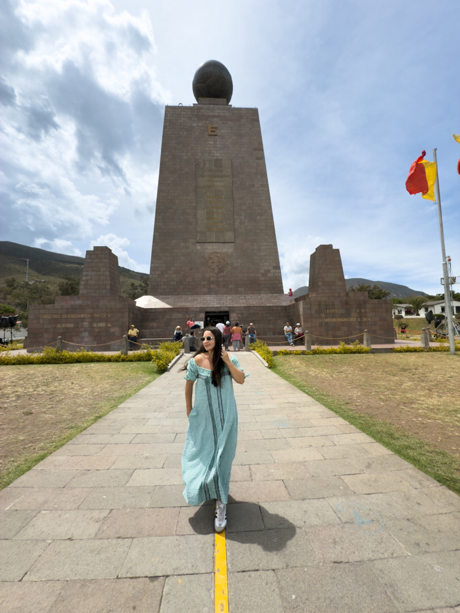 The perfect dress for exploring a city 👟🇪🇨