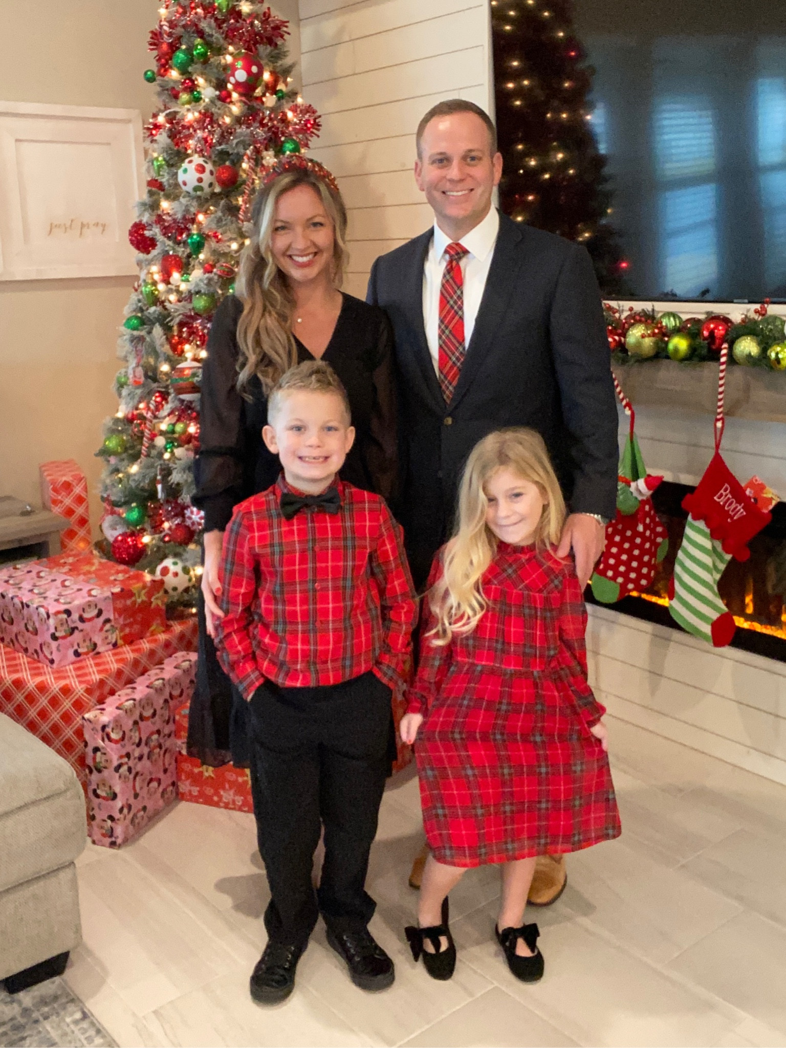 Matching family Christmas outfits

Christmas plaid outfits

#LTKfindsunder50 #LTKSeasonal #LTKHoliday