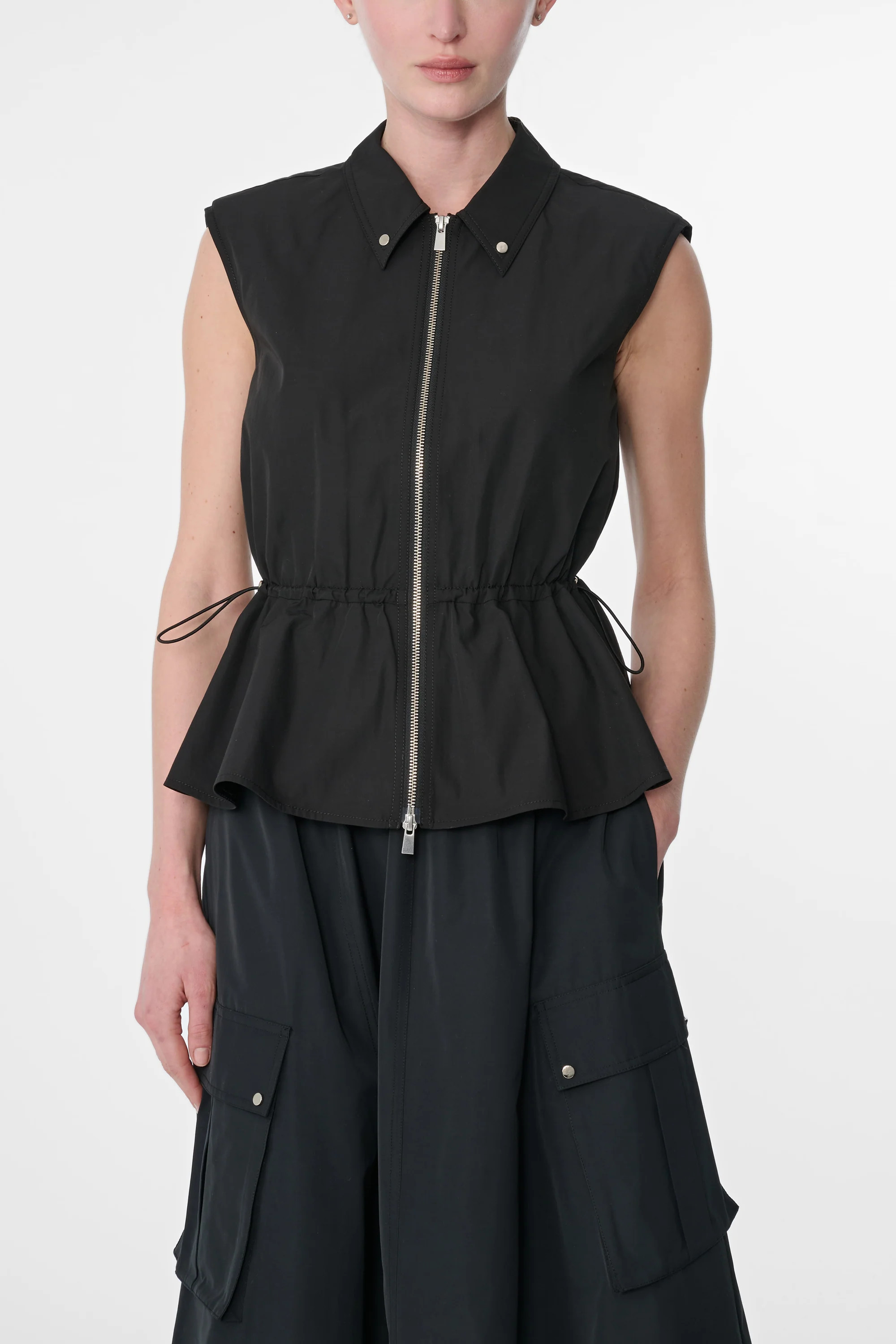LYRA ZIP-FRONT SLEEVELESS TOP | Toccin