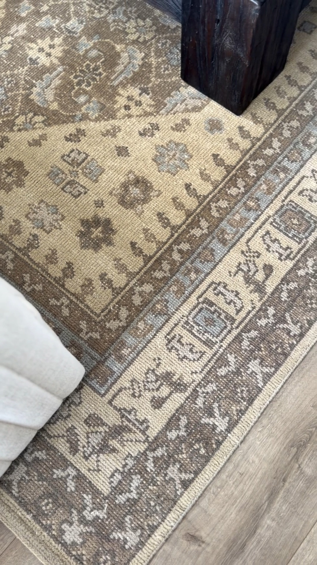 New rug in our living room! This is the Pierce Hand-Knotted Wool Rug and it’s beautiful! I love the cream, blue and tan coloring. 😍I linked a few more of my favorite rug finds, all from @Quince! #quincepartner
