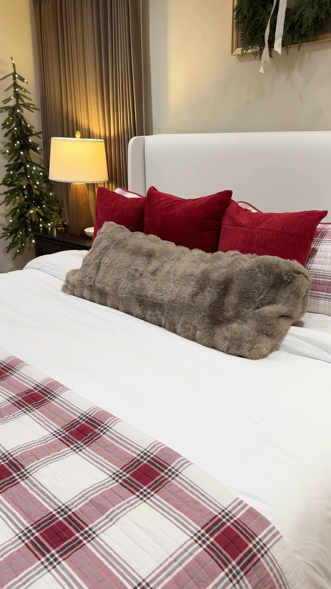 Cozy Christmas touches turning this bedroom into pure holiday magic. ✨🎄

#ChristmasBedroom
#HolidayDecor
#CozyBedroom
#ChristmasDecorIdeas
#HomeDecorInspo
#FestiveBedroom
#CozyHomeVibes
#NeutralChristmasDecor
#ChristmasAesthetic
#BedroomInspo
#WinterHomeDecor
#HolidayHomeVibes
#ChristmasTouches
#CozySeason
#DecorLovers
#HomeLately
#TargetFinds
#AmazonHomeDecor
#HolidayStyle
#ChristmasVibes

#LTKSeasonal #LTKHoliday #LTKHome