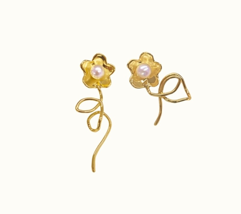 My earrings are on major sale today! They are so fun to style and look good with almost any outfit. They are light and a pair I am always reaching for - perfect for summer vacation or any summer outfit or dress! ❤️

#LTKSaleAlert
