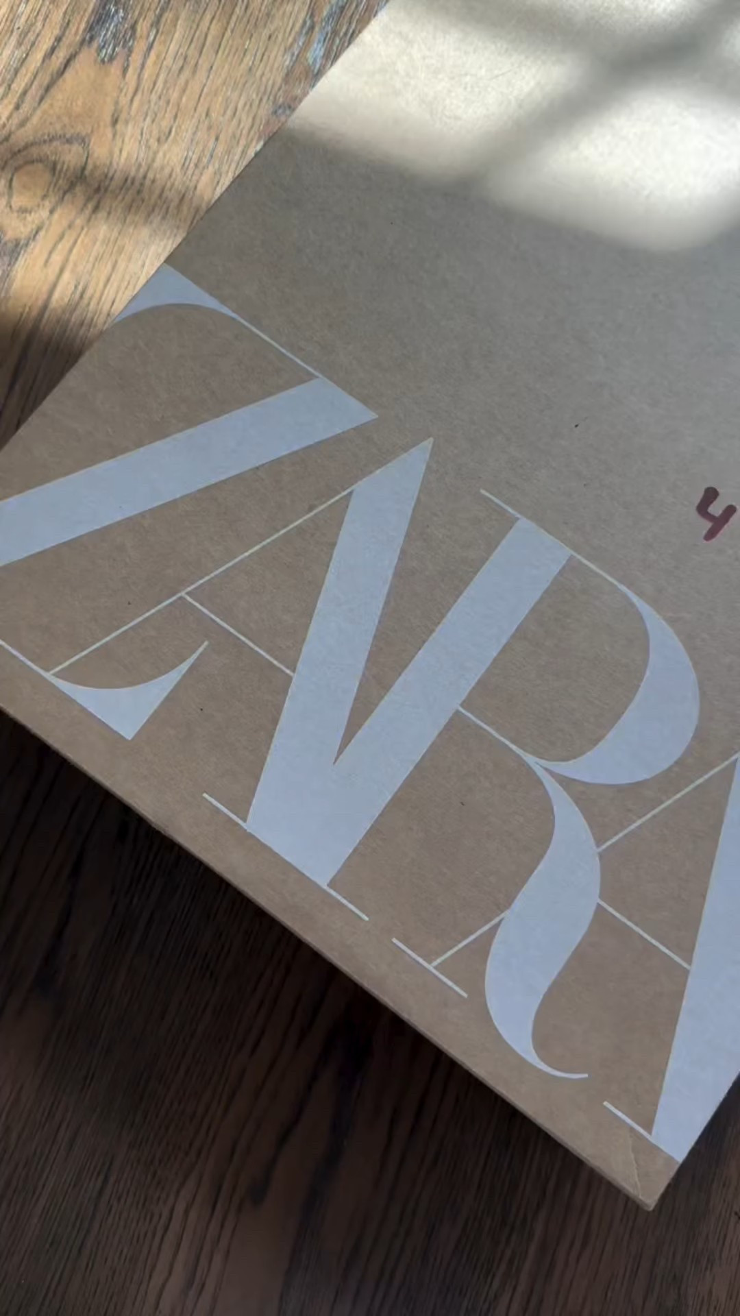 Obsessed with our latest @zarakids haul
🤩🫢

#zarakids #toddlerootd #kidsoutfitinspo #boymom #toddlerboyoutfit #zara #babyclothes #toddlerclothes #kidsclothes