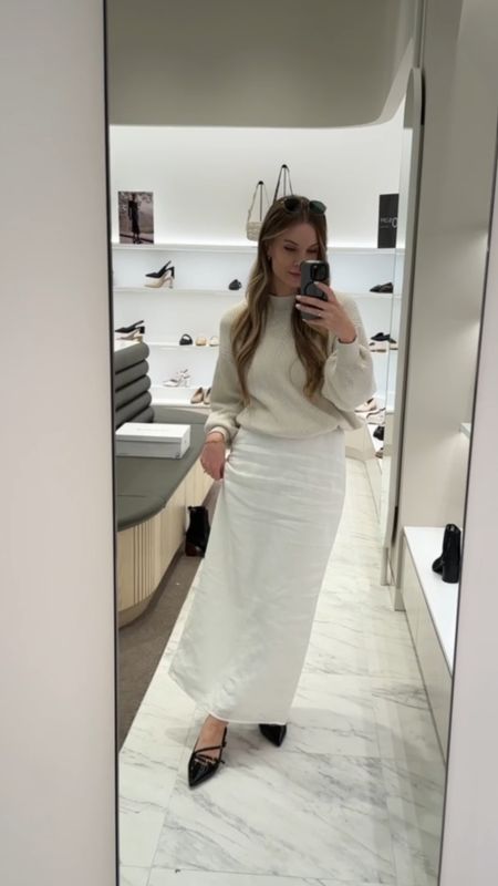 One of my favourite white maxi skirts is on sale! It’s $40AUD right now 🥰❤️ 

#LTKfindsunder50 #LTKsalealert #LTKaustralia