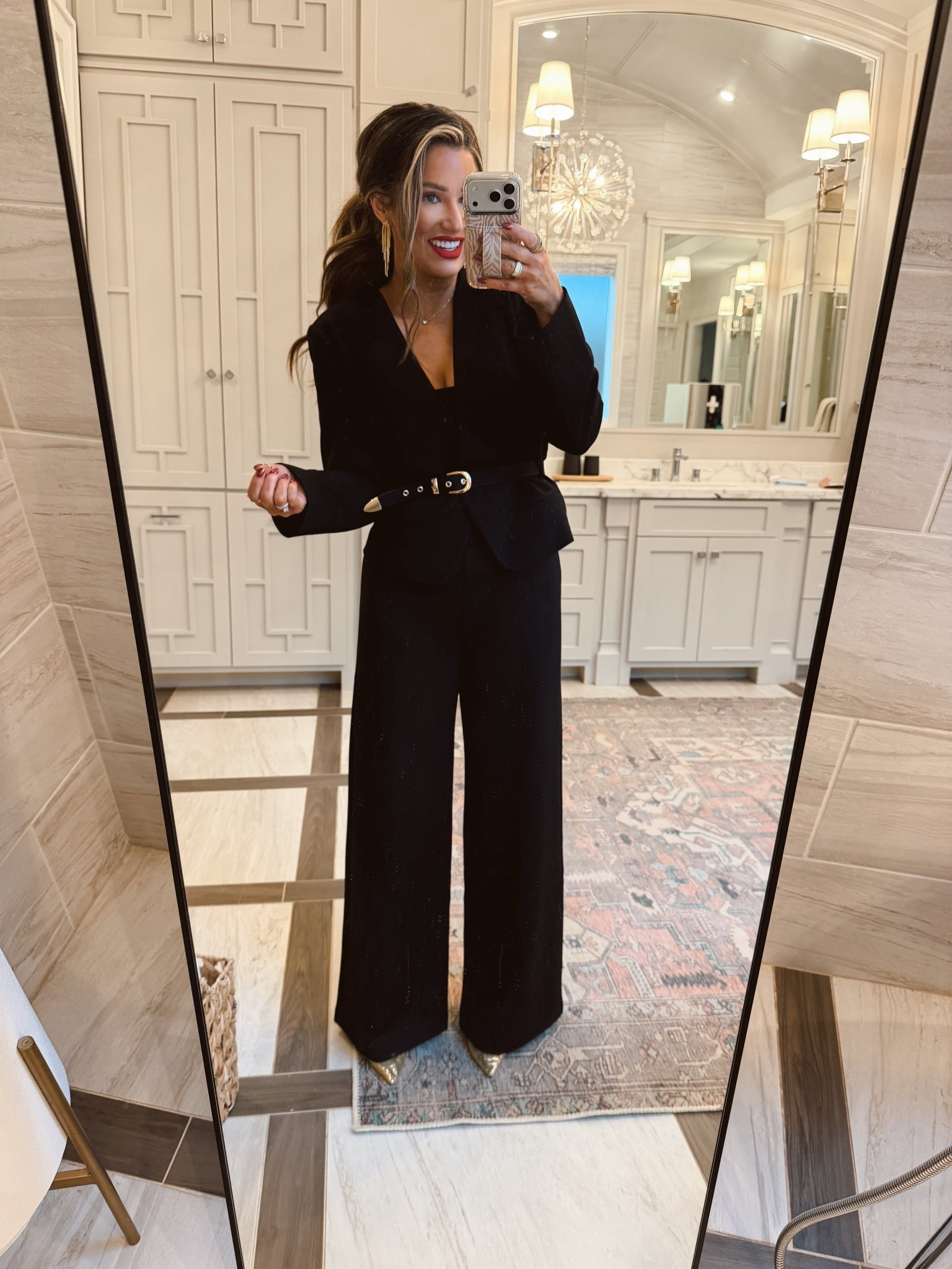 All black and it’s soo good!! 

Blazer w/ belt - size M 
Pants- size S
Fur coat - size M

@Express, #DressToExpress, and #ExpressPartner