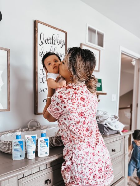 #ad Some of my favorite baby skincare products are now at Target! I love using the CeraVe Baby Moisturizer on my little newborn's delicate skin, especially since he has eczema. 
#CeraVePartner #CeraVeBaby #CeraVe #Target #TargetPartner @target @cerave


#LTKbaby #LTKfamily #LTKbump