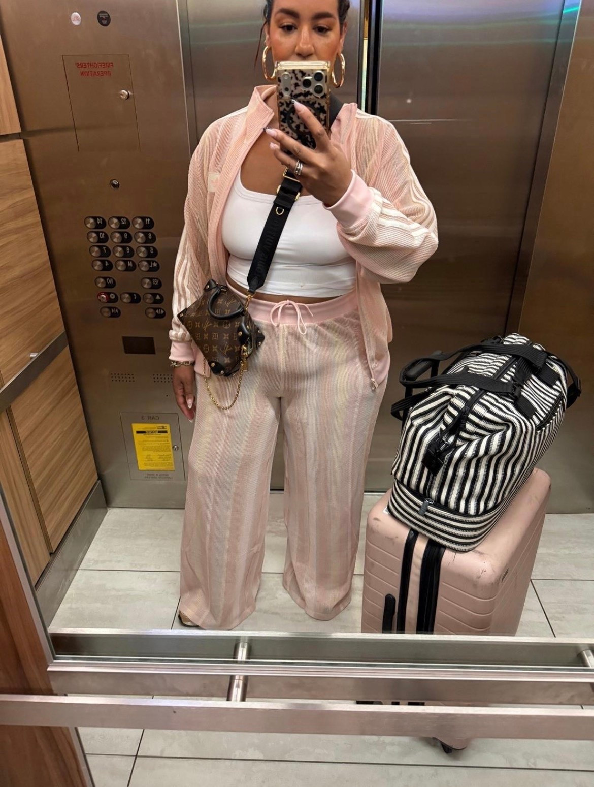 Travel days, but make it cute ✈️🤍 This adidas sweatset is giving comfy, effortless, and ready-to-go.

#LTKootd #LTKMidsize #LTKTravel