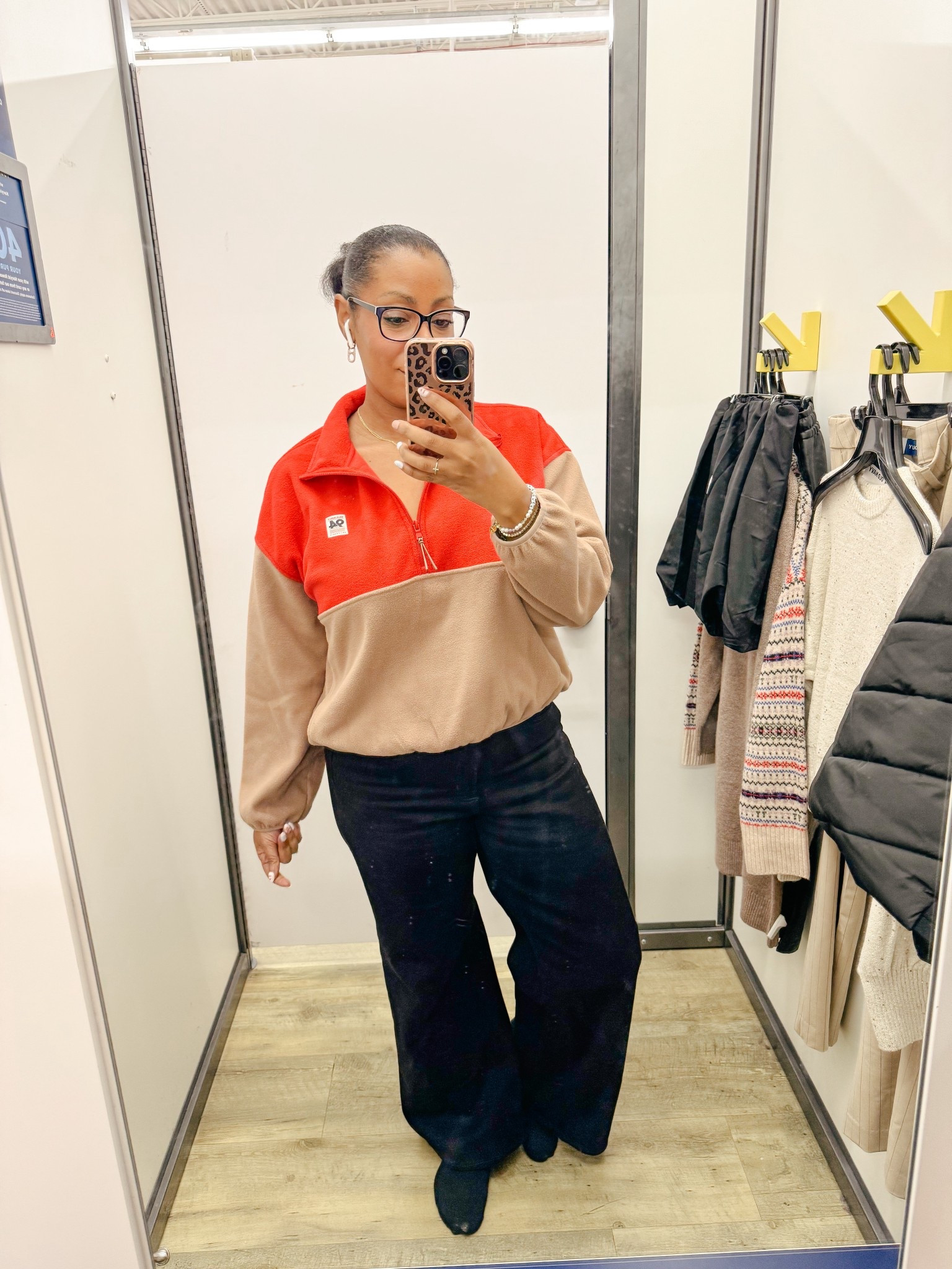 Why do I pick the fitting room with the smudge windows lol 

#LTKootd #LTKCyberWeek #LTKMidsize