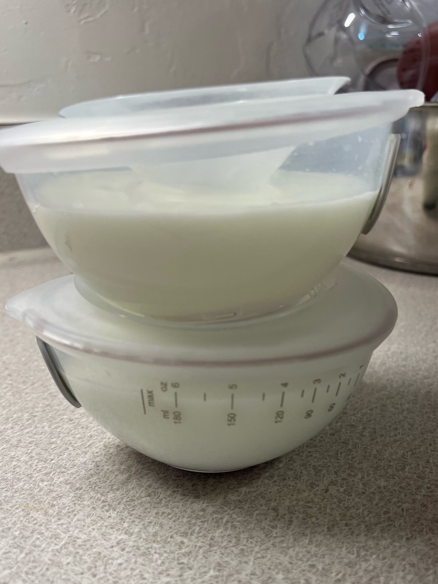 Full cups>> Happy Saturday mamas! Don’t skip your pumps and have the best day 🍼🤍🤱🏼 
Pump: momcozy v1 
#breastfeeding 