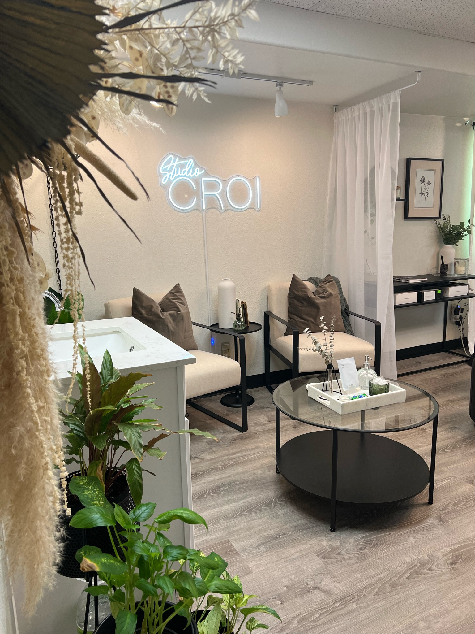 Studio details 

Real table from ikea 

#LTKworkwear #LTKstyletip #LTKFind