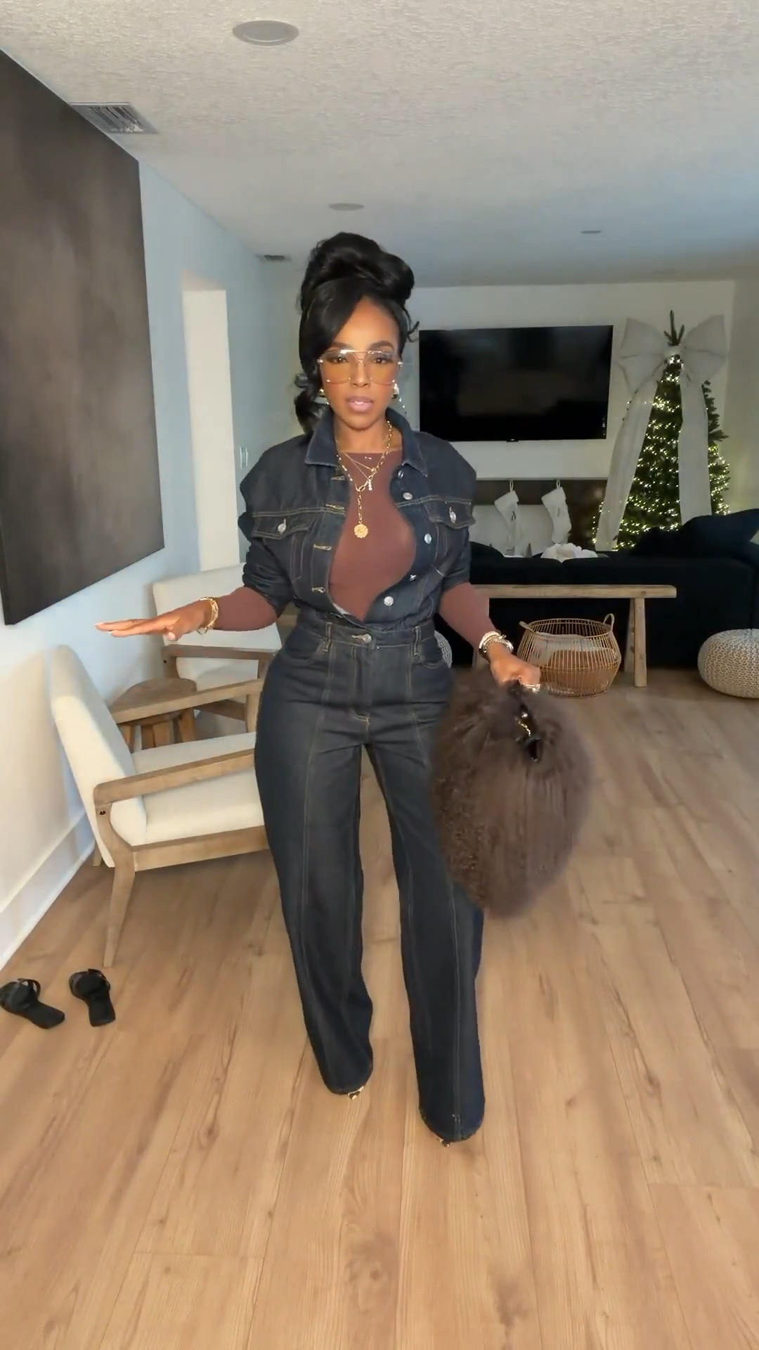 Everyday denim outfit✨ Everything from this look is linked below. 👇🏽

Wearing: Size Small | 5’4” | 140 lbs | 34D-27-40

📲   Download the FREE LTK app & follow me (@kirasfashionfinds) to shop all my daily finds.  #LTKootd #LTKPetite #LTKU