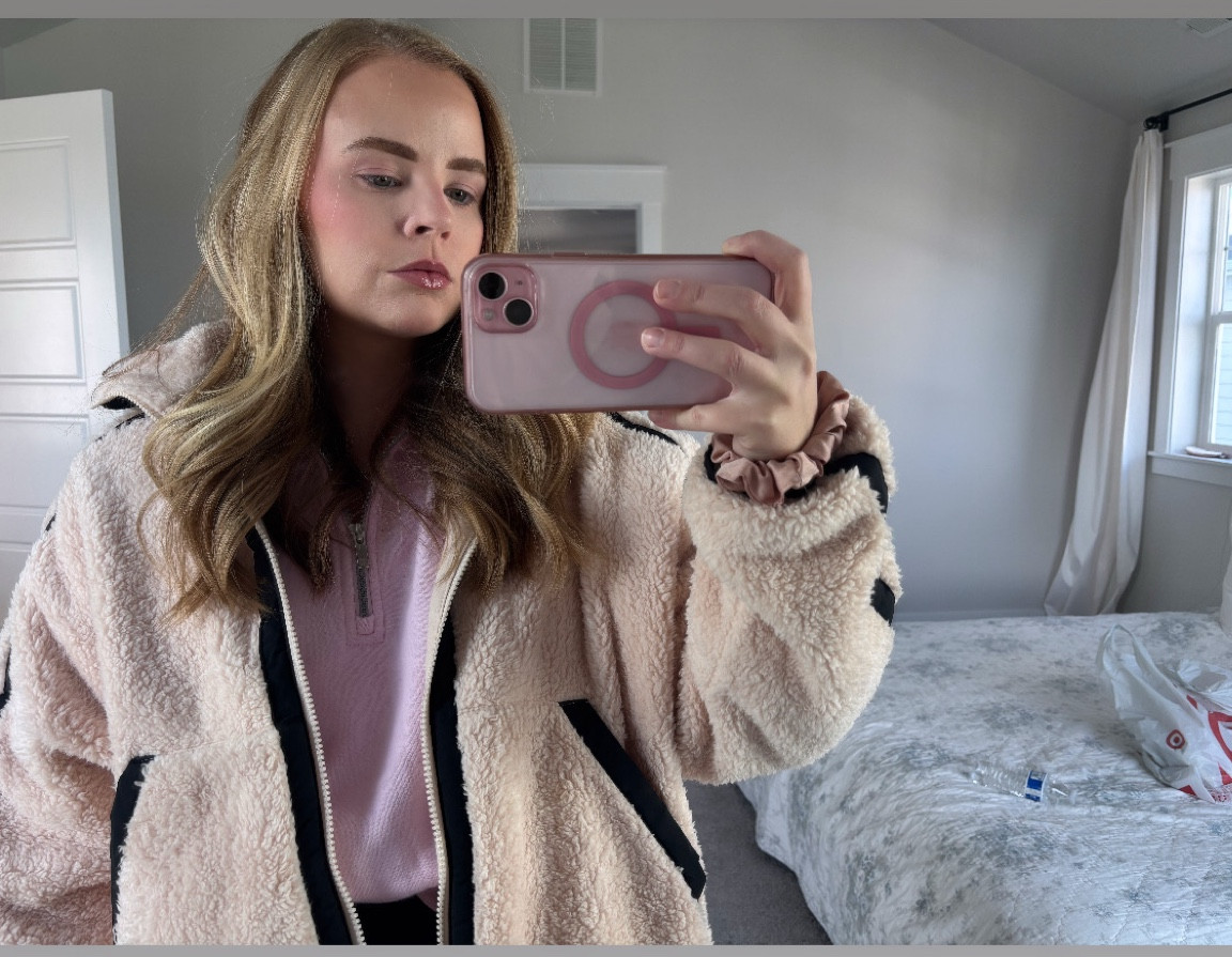 Such a comfy fleece jacket!  Wearing a M 

#LTKHoliday #LTKGiftGuide #LTKCyberWeek