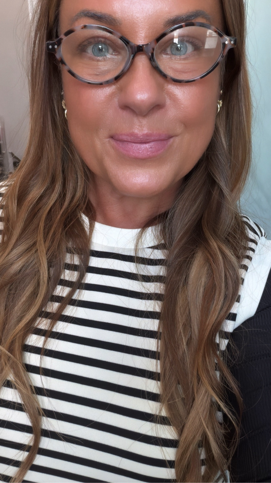 My everyday “foundation”…that isn’t actually foundation. 🤎

These are the products I reach for every day:

✨ e.l.f. Halo Glow (Shades 3, 4 & 5)
✨ Hourglass Dense Foundation Brush
✨ ONE/SIZE Mattifying Setting Spray
✨ Maybelline lip balm in Pink Drip

I mix my Halo Glow shades throughout the year depending on my tan and it’s been my favorite lightweight complexion product for years because it looks like skin—not heavy makeup.

Everything is linked here for you! 💛

#LTKmorningroutine #LTKBeauty #LTKselfcare