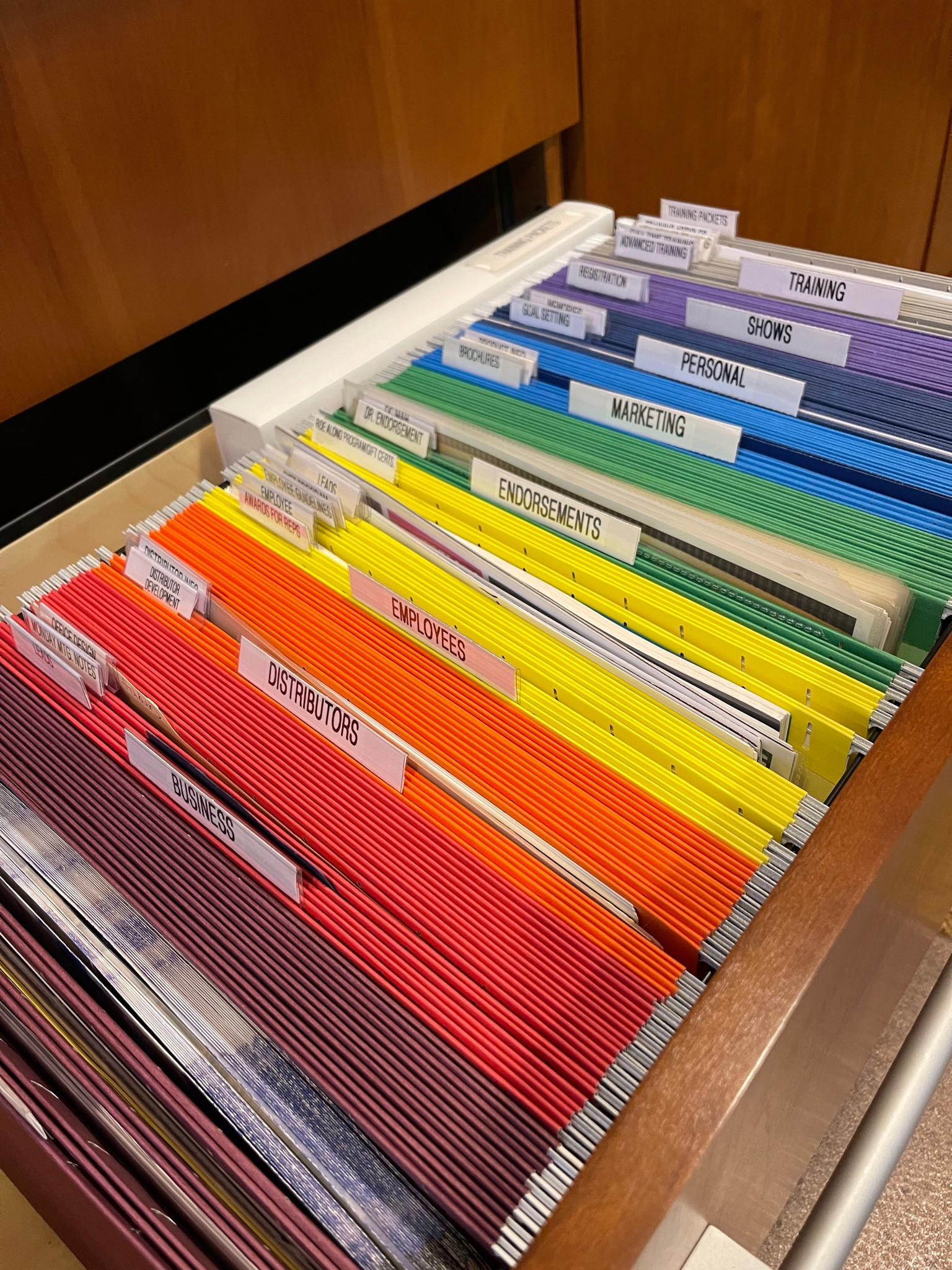 Color coding and labeling clearly make finding the documents you need much easier and simpler! 

#home #office #files #organize

#LTKhome