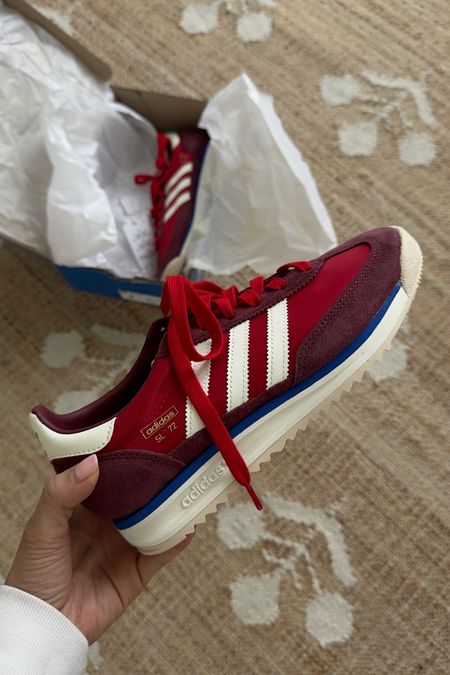 recent shoes i bought.

i’m a size women 6 and bought the men’s size 5. it ended up being half size big on me but i don’t mind cus i like it slightly roomy & i wear socks so it fits comfy for me. 

#createdwithadidas #adidaspartner @adidas