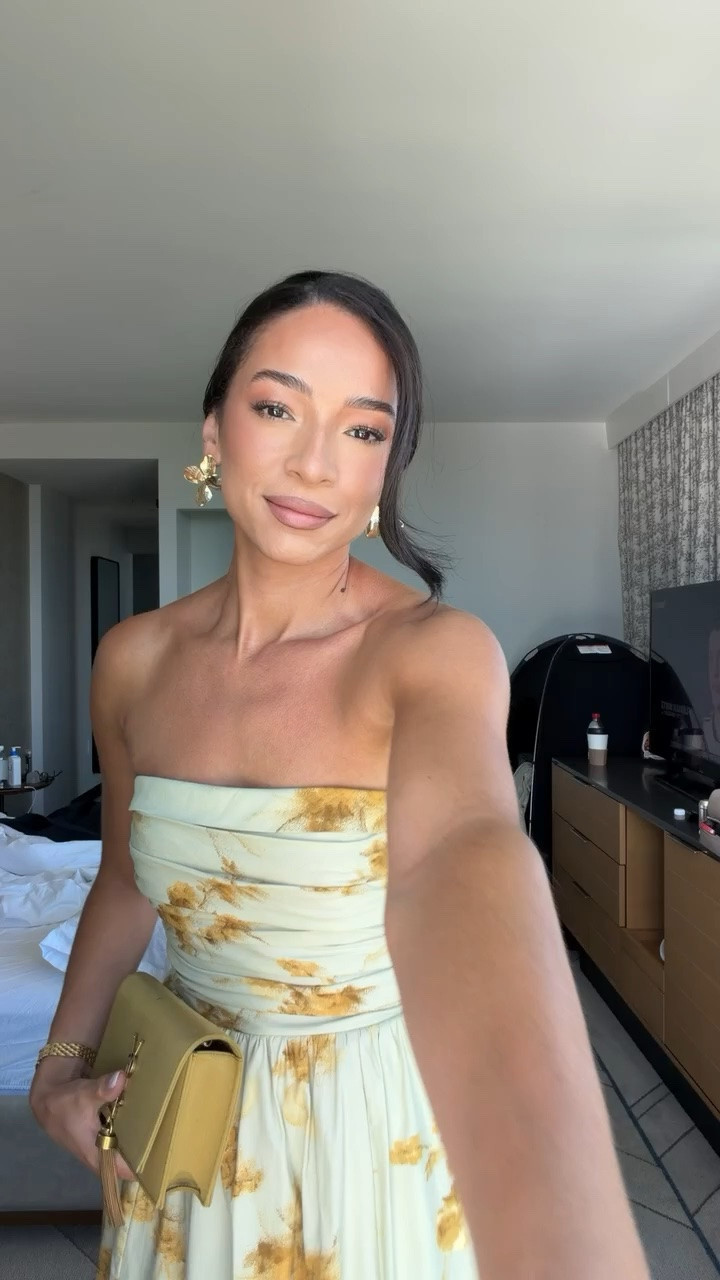 What I wore to a black-tie wedding! This sage floral dress is a showstopper and the shape is super flattering postpartum 😍 Wearing size 4 maxi dress


black-tie dress, event dress, floral dress, fall dresses, fall wedding guest dress, reformation dress