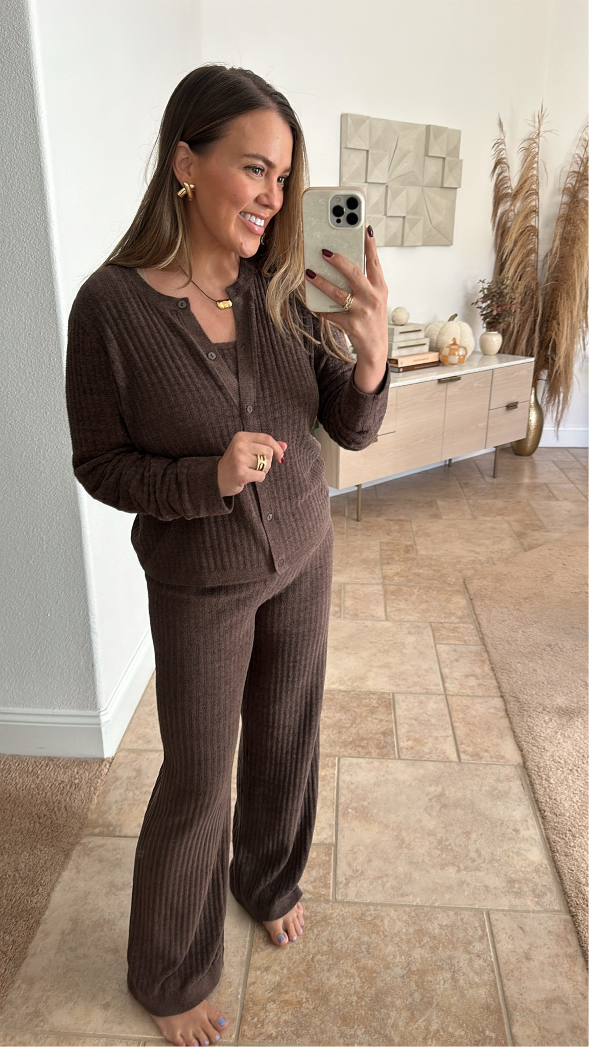 might be my favorite barefoot dreams set of all time!!!!! i’m wearing large in the tops and medium in the pants. splurge but worth it if you’re a homebody like me 

#LTKSeasonal