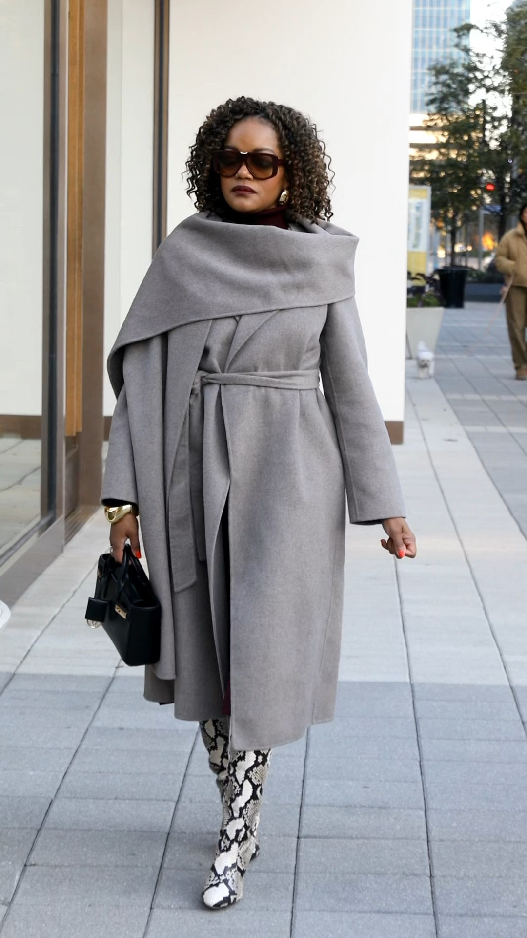 This scarf coat from The Gap gives the best luxury, old money vibes. How beautiful is this coat? It’s not super heavy, so I suggest to layer or wear a heavy knit underneath. But great value and stylish coat!! 

#LTKOver40 #LTKSaleAlert #LTKMidsize