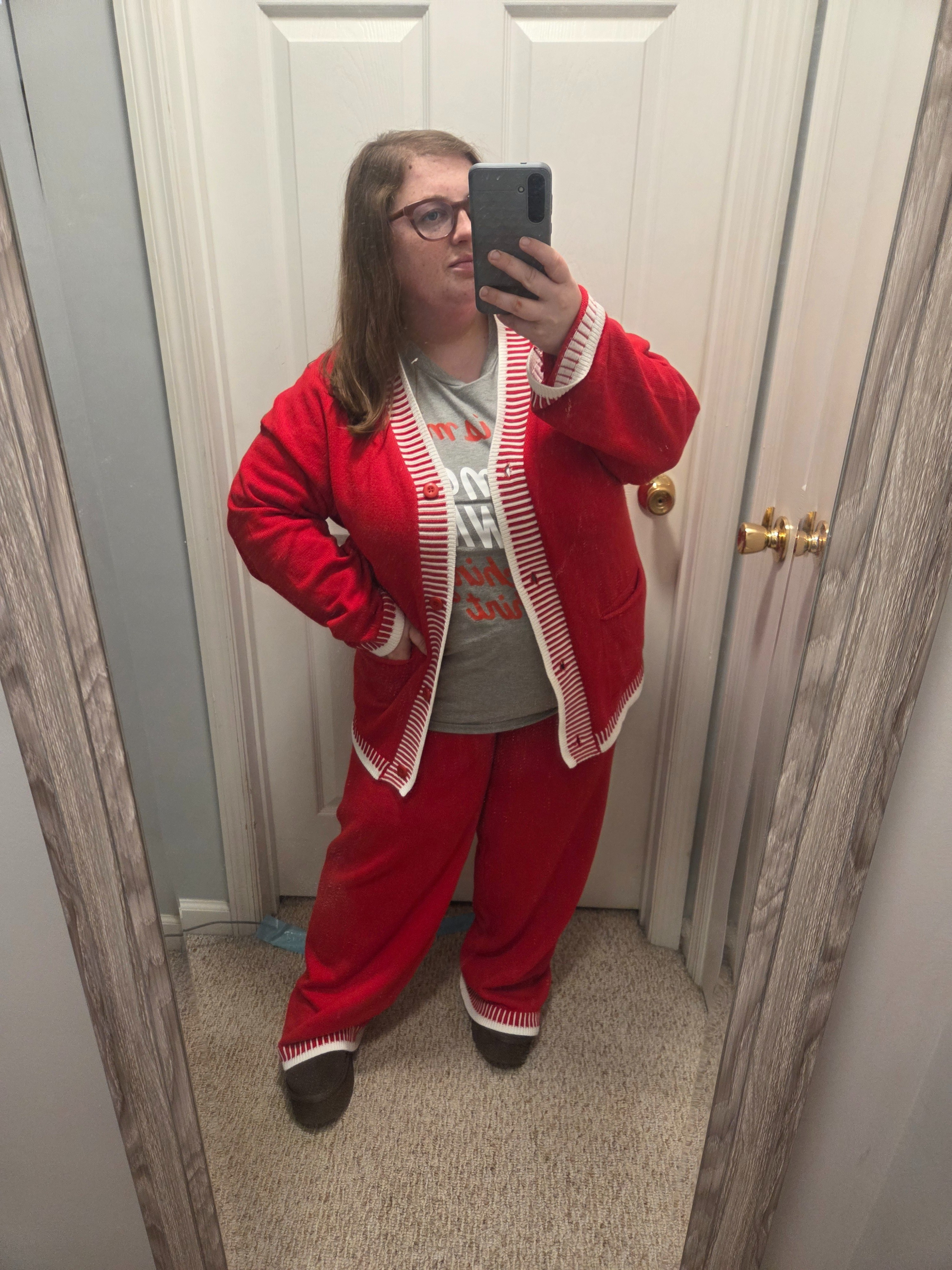 Today's teacher ootd for The Grinch vs. Santa Claus 🎅🏻 The Perfect set to match Santa Claus's red suit and super comfy too!  The brand is Pretty Garden from Amazon and comes in several colors. Paired with my Cushionaire platform clogs. 

#LTKGiftGuide #LTKHoliday #LTKWorkwear