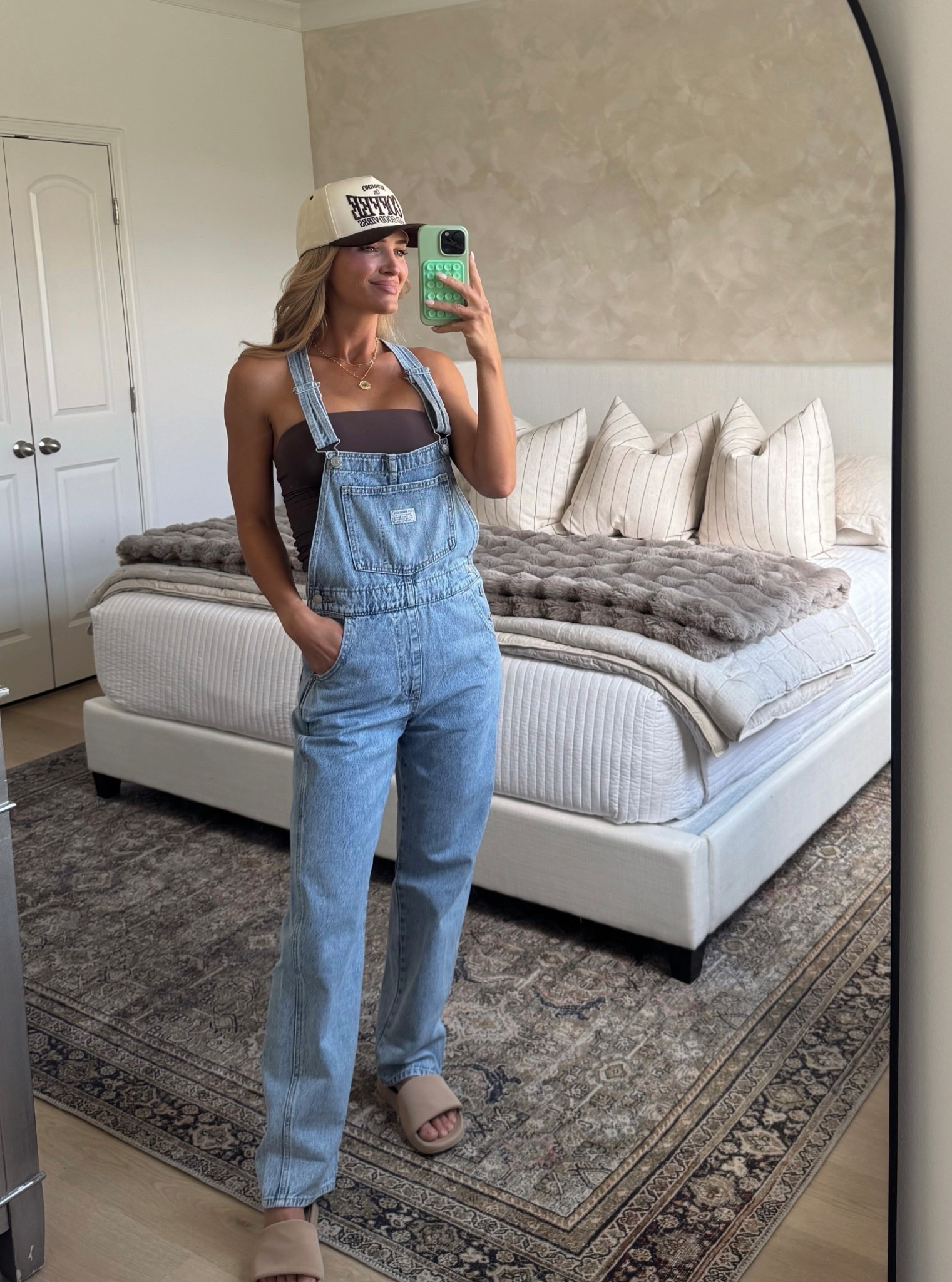 sunday fit 🫶🏼

Wearing size small in overalls!