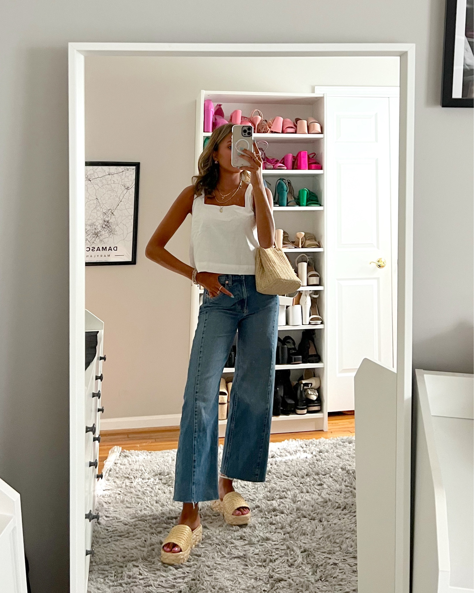 European summer capsule wardrobe with gap pieces. get 40% off everything + 50% off shorts right now. 🍝🇮🇹✨

wearing a XXS linen too, 00 jeans 