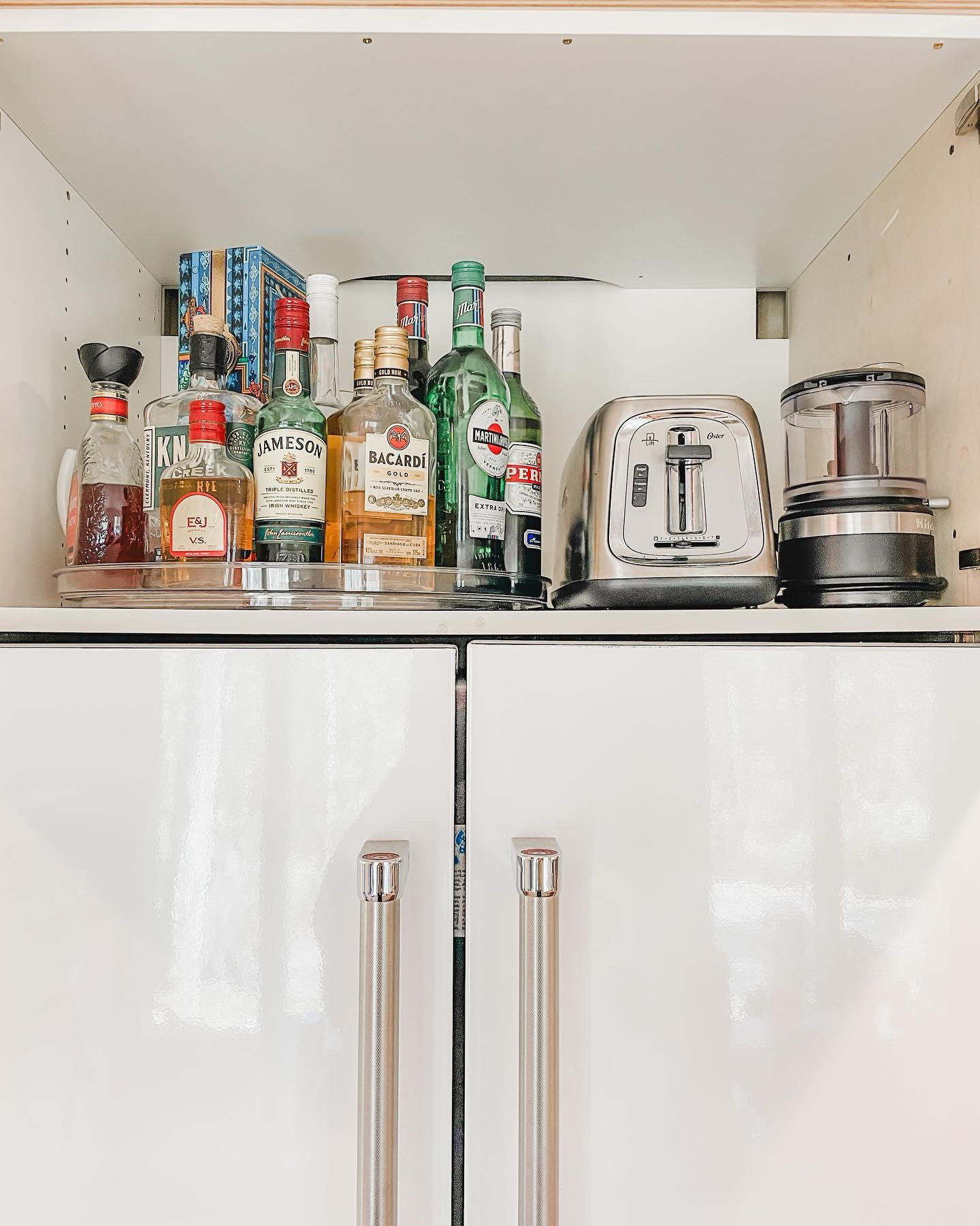 One of the best organizing inventions for DEEP cabinets (especially under sinks and above refrigerators) is a wildly huge turntable.

This beauty from @thecontainerstore clocks in at a whopping 20”, ensuring no inch of your cabinet goes to waste!