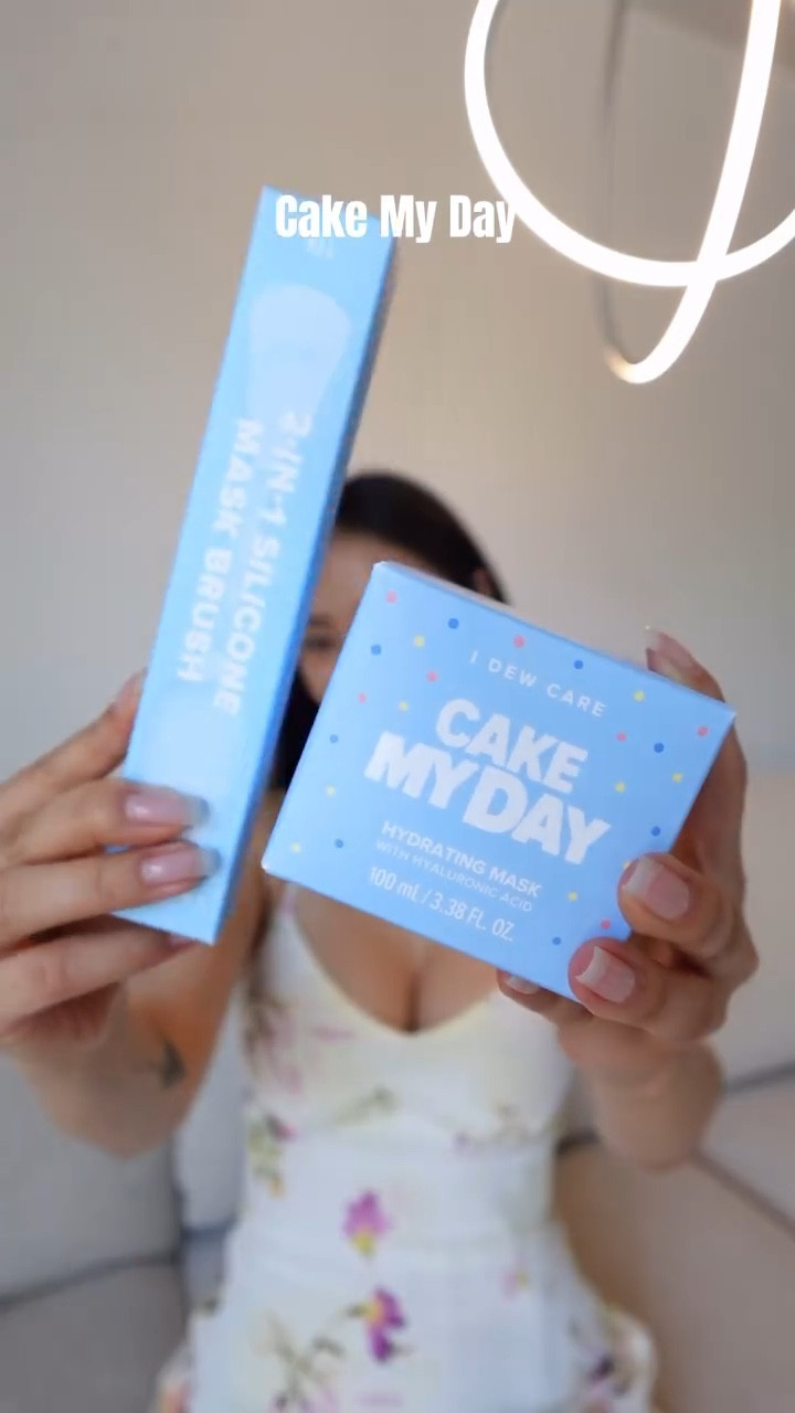 🩵🍰 Cake My Day – a hydrating mask with hyaluronic acid and a delightful cake scent, leaving your skin moisturized and refreshed in minutes.
@idewcare 
@nordstromrack 

#ad #kbeauty #koreanskincare