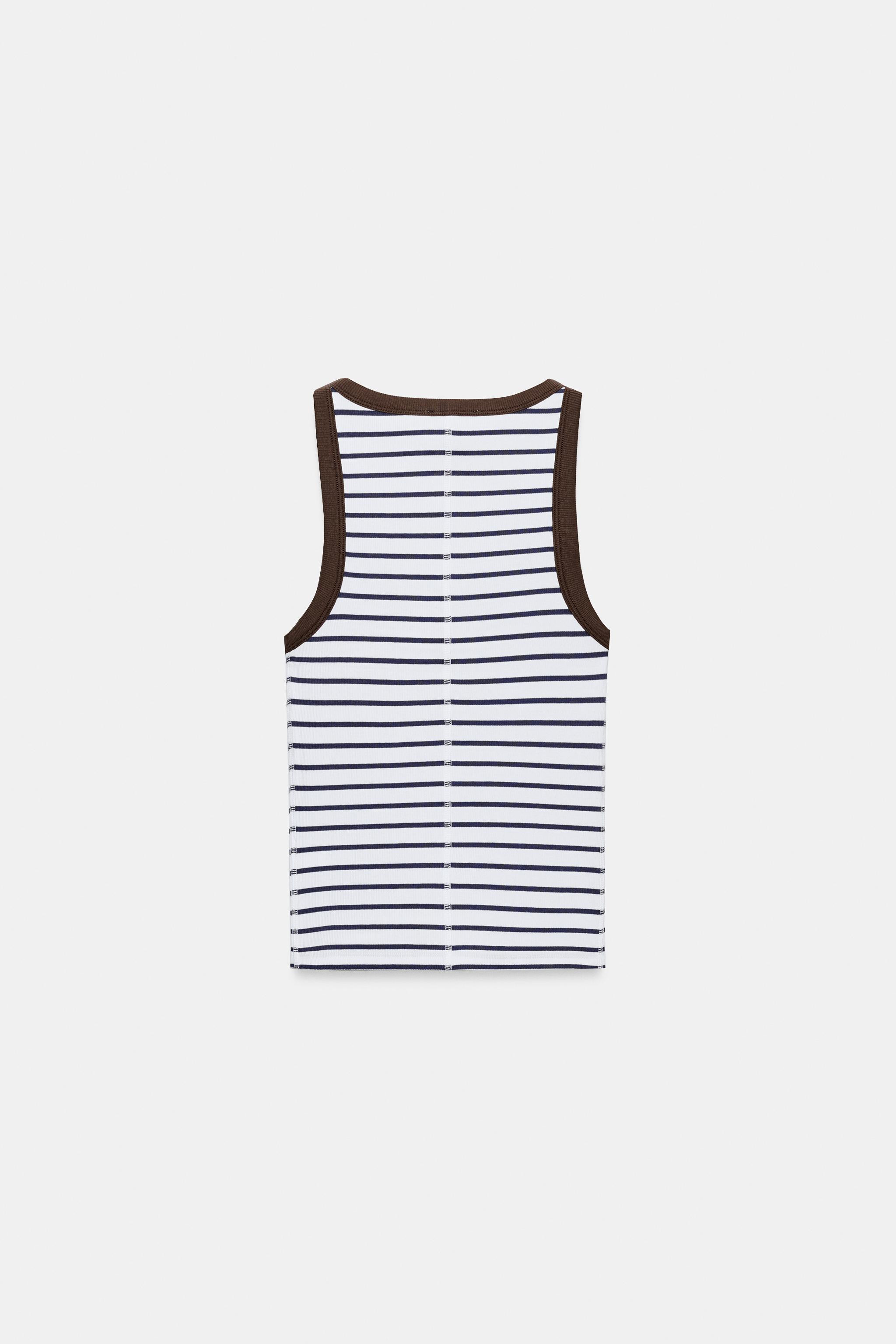Top crafted from a cotton blend yarn. Featuring a round neckline, sleeveless design and a straigh... | Zara UK
