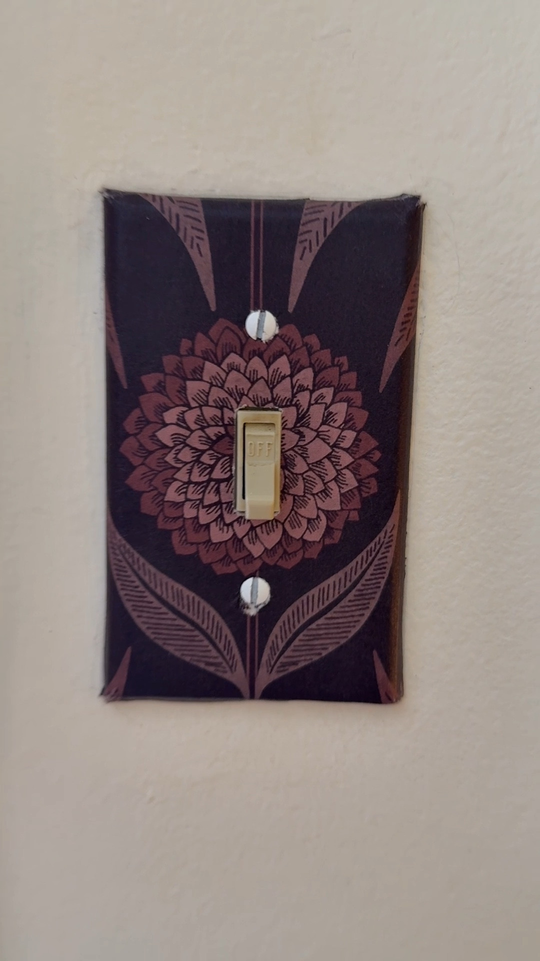 Adding wallpaper to a light switch!



#LTKHome