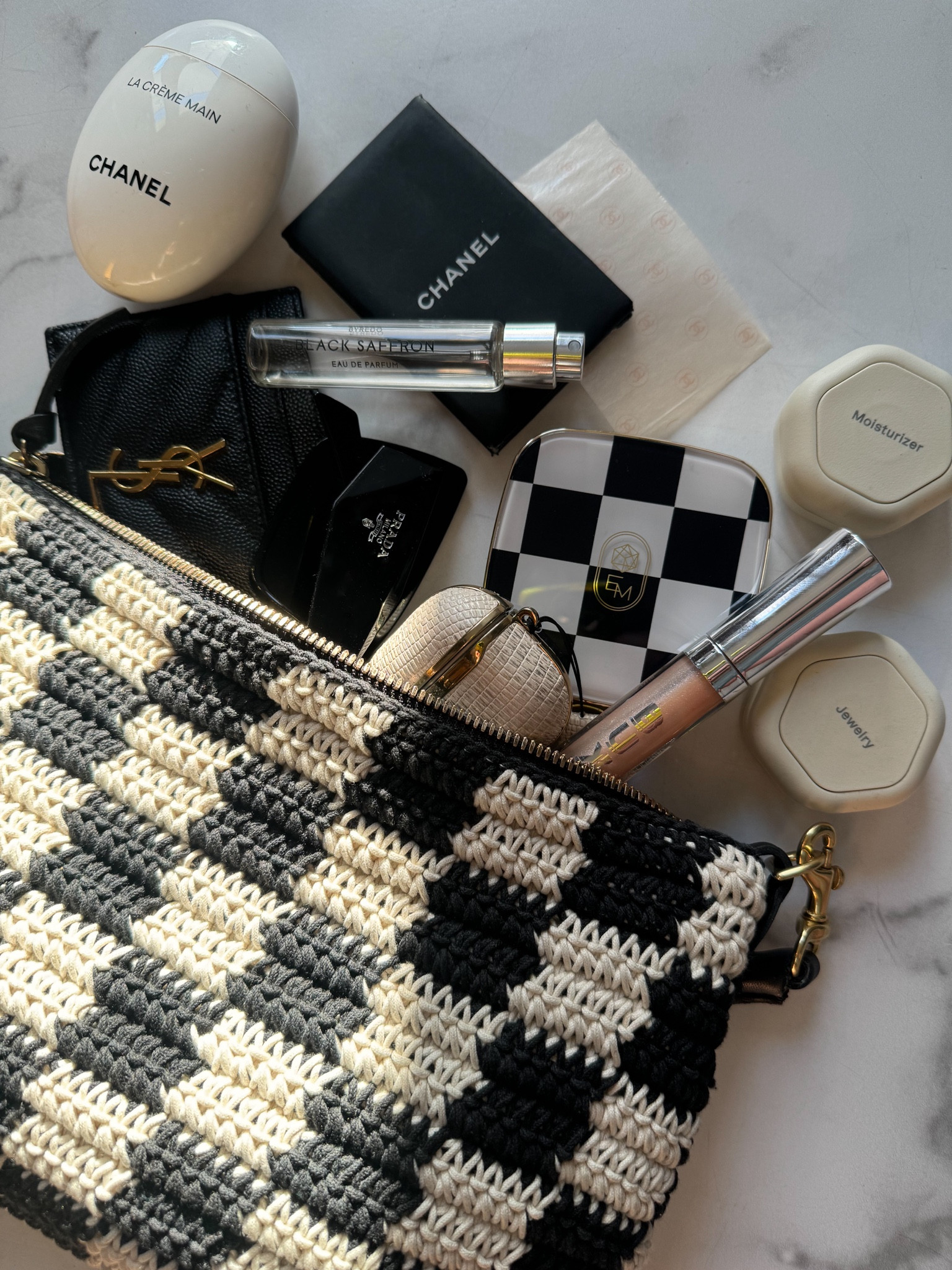 Checkered vibes 🖤🤍

#LTKSeasonal #LTKBeauty #LTKItBag