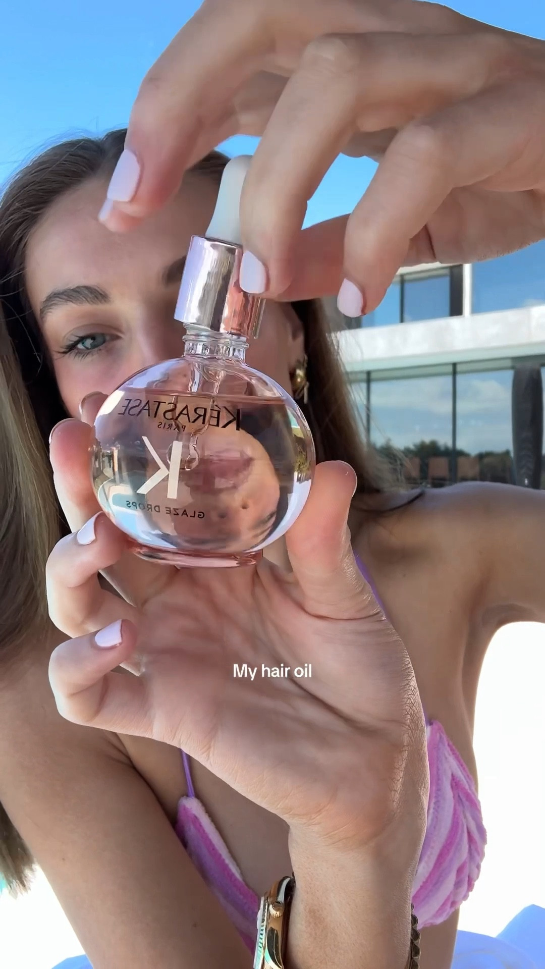 Just a girl and her hair oil 💅🏼 